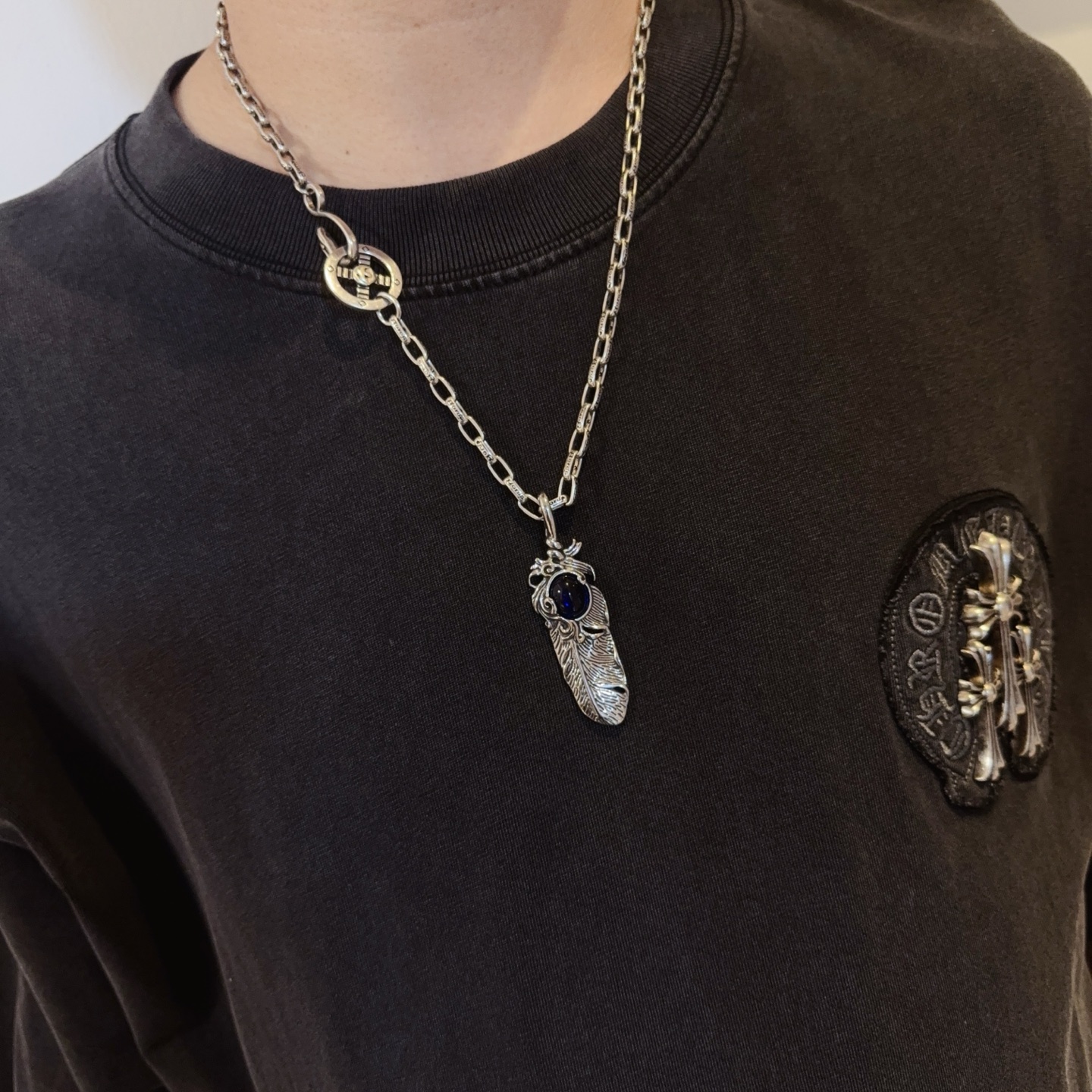 💰150  【新品上架】Goro’s高桥吾郎羽毛项链，顶级版本，认准独家拍摄，主攻高端市场 ，快手/ins/小红书热门款，绝对区别普通版本！图片产品细节与ZP一致！原版制作工艺 精工品质 纯手工打造 ～正品开模💝潮流时尚必备 男女均可佩戴 情侣款同款 摇滚朋克泰银风格 复古元素 潮流百搭 官网同款❤️