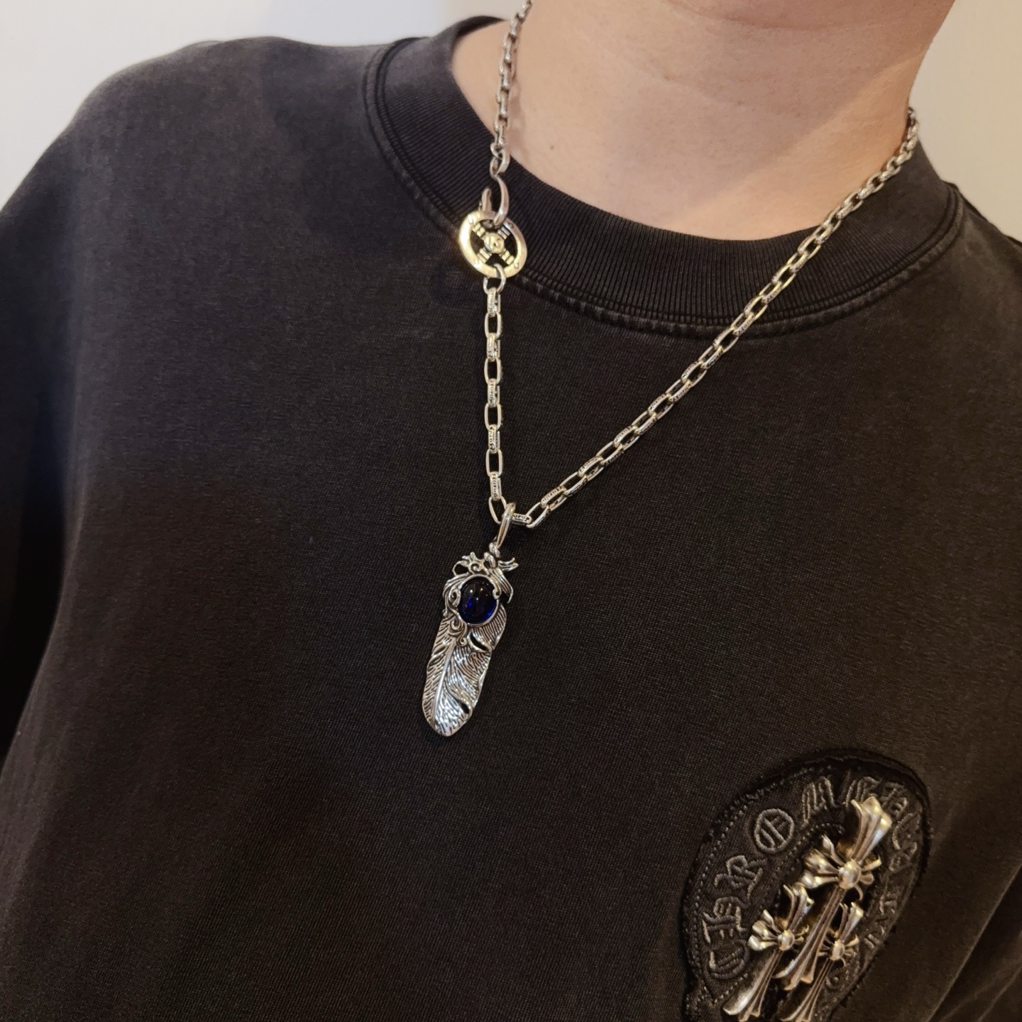 💰150  【新品上架】Goro’s高桥吾郎羽毛项链，顶级版本，认准独家拍摄，主攻高端市场 ，快手/ins/小红书热门款，绝对区别普通版本！图片产品细节与ZP一致！原版制作工艺 精工品质 纯手工打造 ～正品开模💝潮流时尚必备 男女均可佩戴 情侣款同款 摇滚朋克泰银风格 复古元素 潮流百搭 官网同款❤️