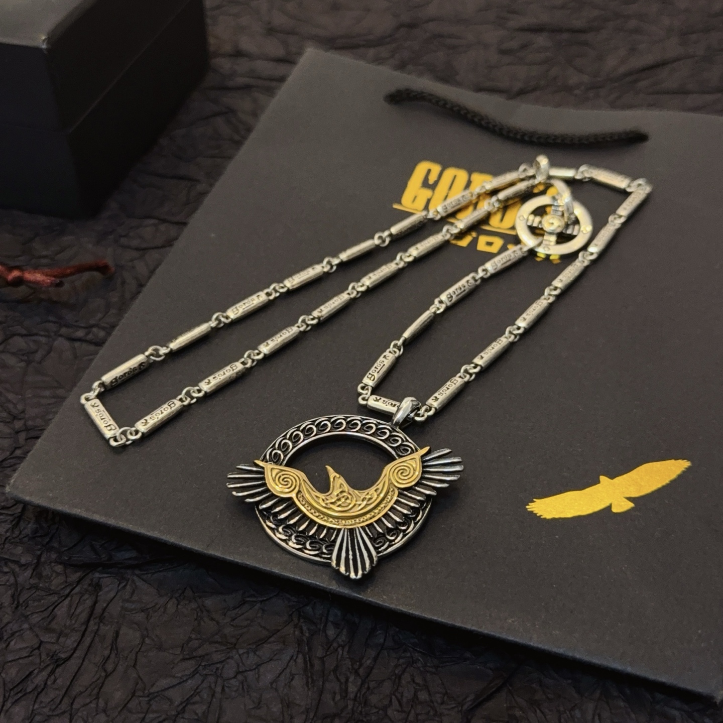 💰150   新品上架】Goro’s高桥吾郎飞鹰项链，顶级版本，认准独家拍摄，主攻高端市场 ，快手/ins/小红书热门款，绝对区别普通版本！图片产品细节与ZP一致！原版制作工艺 精工品质 纯手工打造 ～正品开模💝潮流时尚必备 男女均可佩戴 情侣款同款 摇滚朋克泰银风格 复古元素 潮流百搭 官网同款❤️