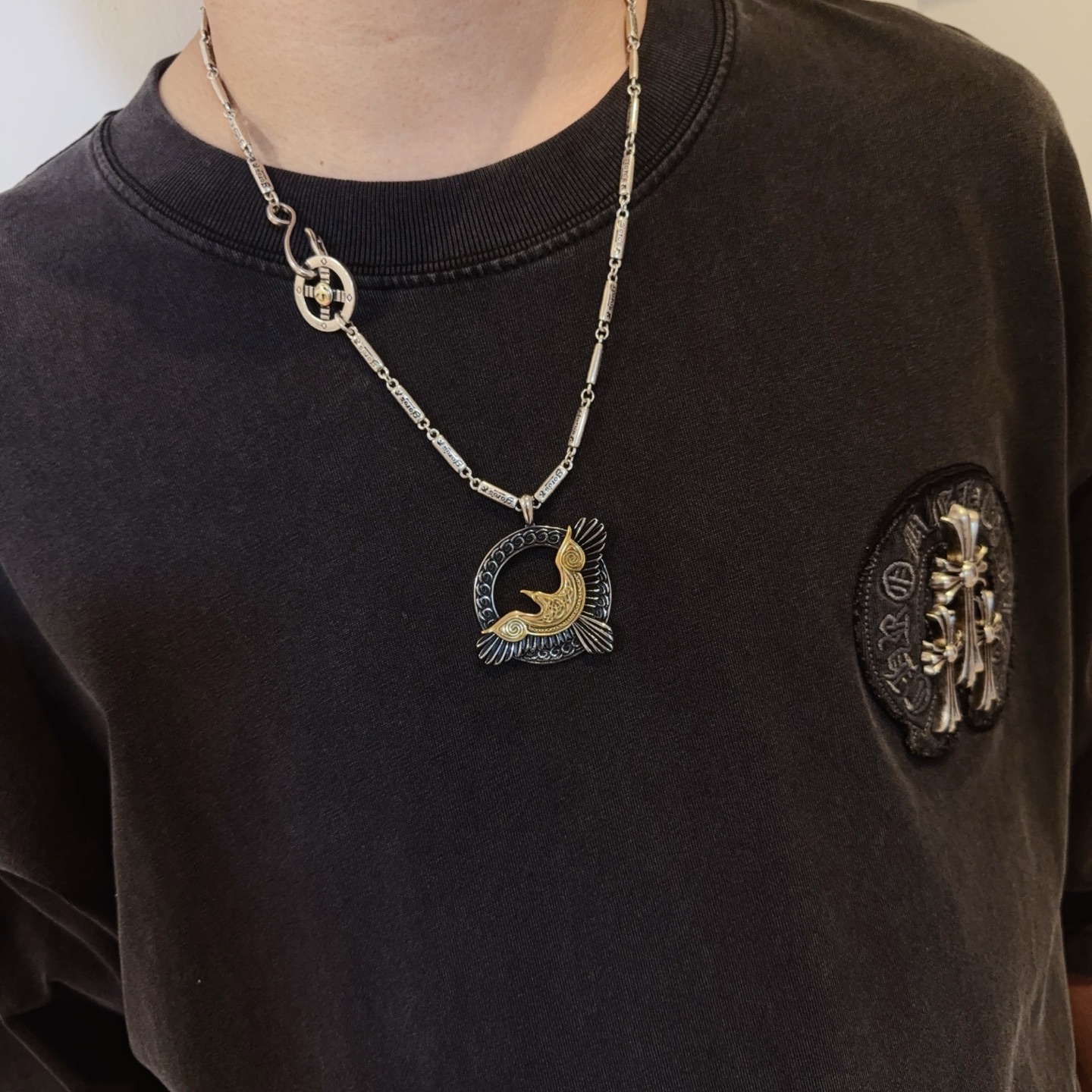 💰150   新品上架】Goro’s高桥吾郎飞鹰项链，顶级版本，认准独家拍摄，主攻高端市场 ，快手/ins/小红书热门款，绝对区别普通版本！图片产品细节与ZP一致！原版制作工艺 精工品质 纯手工打造 ～正品开模💝潮流时尚必备 男女均可佩戴 情侣款同款 摇滚朋克泰银风格 复古元素 潮流百搭 官网同款❤️