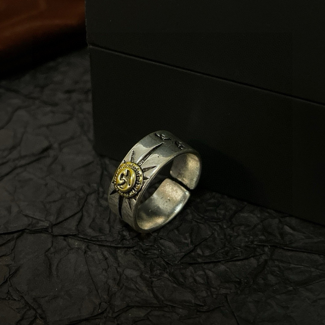 💰85  【新品上架】Goro’s高桥吾郎戒指，顶级版本 认准独家拍摄 主攻高端市场 绝对区别普通版本！图片产品细节与ZP一致！原版制作工艺 精工品质 纯手工打造 ～正品开模💝潮流时尚必备 男女均可佩戴 情侣款同款 摇滚朋克泰银风格 复古元素 潮流百搭 官网同款❤️