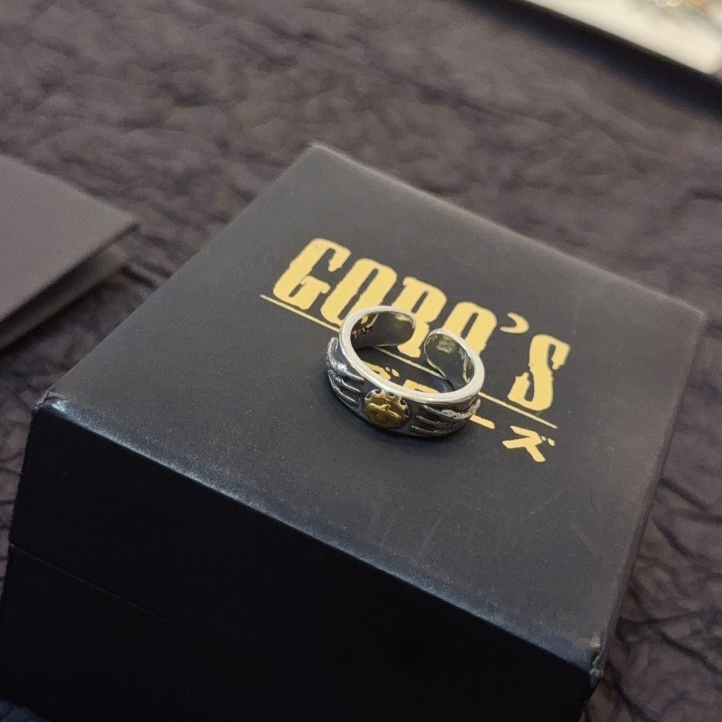 💰85  【新品上架】Goro’s高桥吾郎戒指，顶级版本 认准独家拍摄 主攻高端市场 绝对区别普通版本！图片产品细节与ZP一致！原版制作工艺 精工品质 纯手工打造 ～正品开模💝潮流时尚必备 男女均可佩戴 情侣款同款 摇滚朋克泰银风格 复古元素 潮流百搭 官网同款❤️