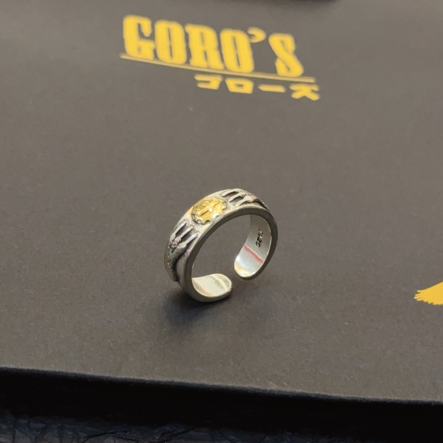 💰85  【新品上架】Goro’s高桥吾郎戒指，顶级版本 认准独家拍摄 主攻高端市场 绝对区别普通版本！图片产品细节与ZP一致！原版制作工艺 精工品质 纯手工打造 ～正品开模💝潮流时尚必备 男女均可佩戴 情侣款同款 摇滚朋克泰银风格 复古元素 潮流百搭 官网同款❤️