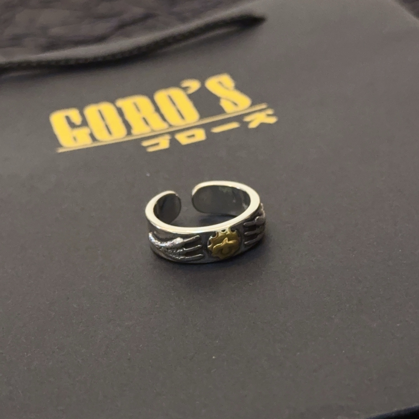 💰85  【新品上架】Goro’s高桥吾郎戒指，顶级版本 认准独家拍摄 主攻高端市场 绝对区别普通版本！图片产品细节与ZP一致！原版制作工艺 精工品质 纯手工打造 ～正品开模💝潮流时尚必备 男女均可佩戴 情侣款同款 摇滚朋克泰银风格 复古元素 潮流百搭 官网同款❤️