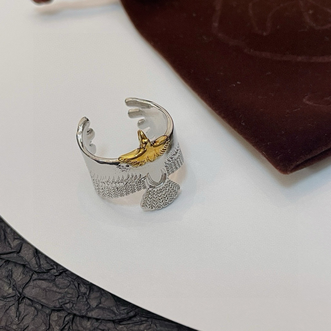 批💰85  【新品上架】Goro’s高桥吾郎点金老鹰开口戒指，顶级版本 认准独家拍摄 主攻高端市场 绝对区别普通版本！图片产品细节与ZP一致！原版制作工艺 精工品质 纯手工打造 ～正品开模💝潮流时尚必备 男女均可佩戴 情侣款同款 摇滚朋克泰银风格 复古元素 潮流百搭 官网同款❤️