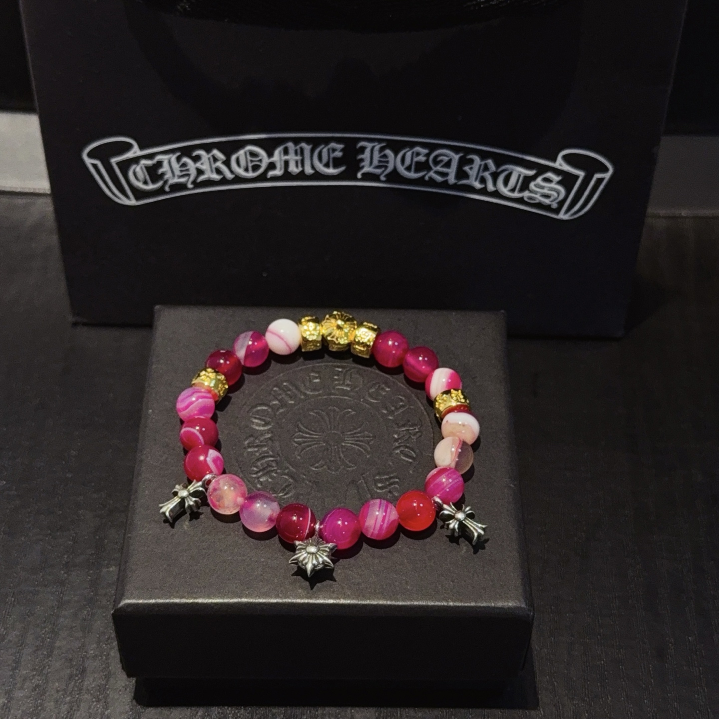 NO:581907,The new [counter quality] Chrome Hearts retro multi-element cross bracelet bracelet, with different concave and convex shapes, different pattern design styles, showing a distinctive cross and the Scout flower is the symbol of Chrome Hearts, so it is more durable. Genuine pattern-printed Chrome Hearts distinguishes the ordinary light version in the market. Match the version and standard quality. Look at the printing details, the degree of retro gray oxidation. Seiko version!  !  !  Purely handmade ~ Authentic open mold fashion essentials. Can be worn by both men and women. Same style for couples. Official website original. Rock punk Thai silver style. Retro elements. Trendy and versatile!  , jewelry boutique, chrome hearts, chrome hearts, bracelet19860909新款【专柜品质】Chrome Hearts克罗心复古多元素十字架手链手串,凹凸造型不同的花纹设计风格 呈现出与众不同 十字架 童军花是克罗心的志 所以更经久不衰 正品打版Chrome Hearts克罗心 区别市场普通轻版 对版对标品质 看字印细节 复古做旧灰氧程度.精工版本！！！ 纯手工打造 ～正品开模潮流时尚必备 男女均可佩戴 情侣同款 官网原版 摇滚朋克泰银风格 复古元素 潮流百搭！,饰品精品,chrome hearts,chrome hearts,bracelet,Jewelry