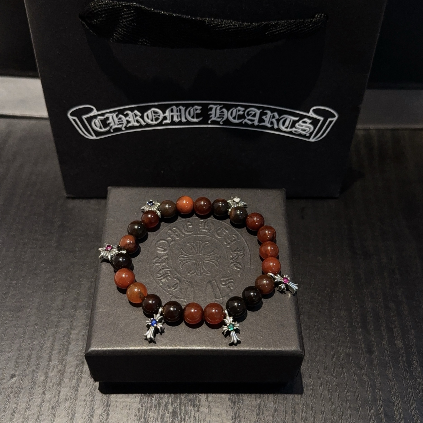 NO:581910,New [counter quality] Chrome Hearts retro multi-element bracelet, with concave and convex shapes and different pattern design styles, showing a distinctive cross. The Scout flower is the symbol of Chrome Hearts, so it is more durable. Genuine pattern-printed Chrome Hearts distinguishes the ordinary light version in the market. Match the version and benchmark quality. Look at the printing details. The degree of retro gray oxidation. Seiko version!  !  !  Purely handmade ~ Authentic open mold fashion essentials. Can be worn by both men and women. Same style for couples. Official website original. Rock punk Thai silver style. Retro elements. Trendy and versatile!  , jewelry boutique, chrome hearts, chrome hearts, bracelet19860909新款【专柜品质】Chrome Hearts克罗心复古多元素手链手串,凹凸造型不同的花纹设计风格 呈现出与众不同 十字架 童军花是克罗心的志 所以更经久不衰 正品打版Chrome Hearts克罗心 区别市场普通轻版 对版对标品质 看字印细节 复古做旧灰氧程度.精工版本！！！ 纯手工打造 ～正品开模潮流时尚必备 男女均可佩戴 情侣同款 官网原版 摇滚朋克泰银风格 复古元素 潮流百搭！,饰品精品,chrome hearts,chrome hearts,bracelet,Jewelry