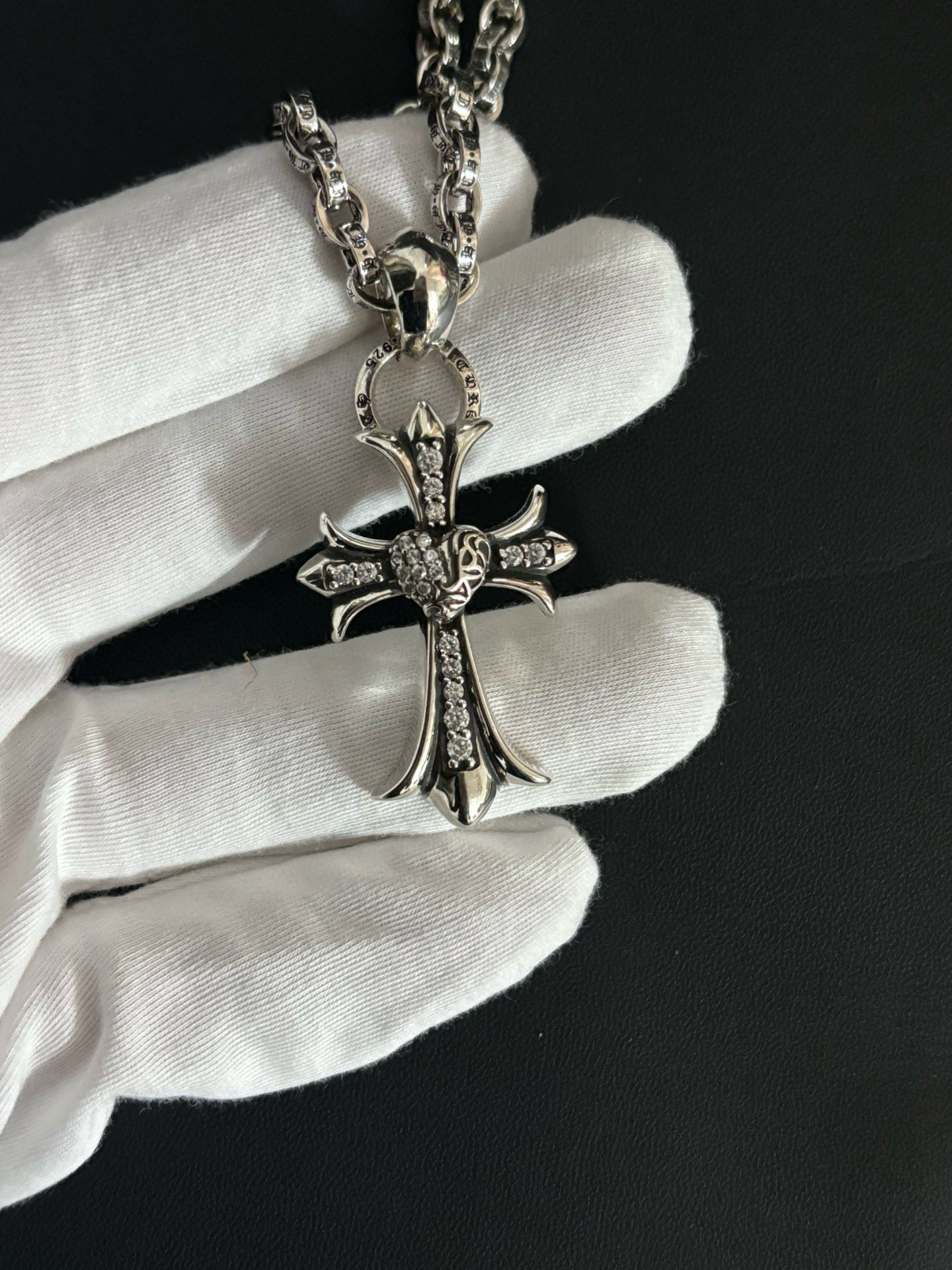 NO:589099,Cross Heart Full Diamond Letter Necklace, Boutique Jewelry, Necklace19860909十字桃心满钻字母项链,饰品精品,necklace,Jewelry