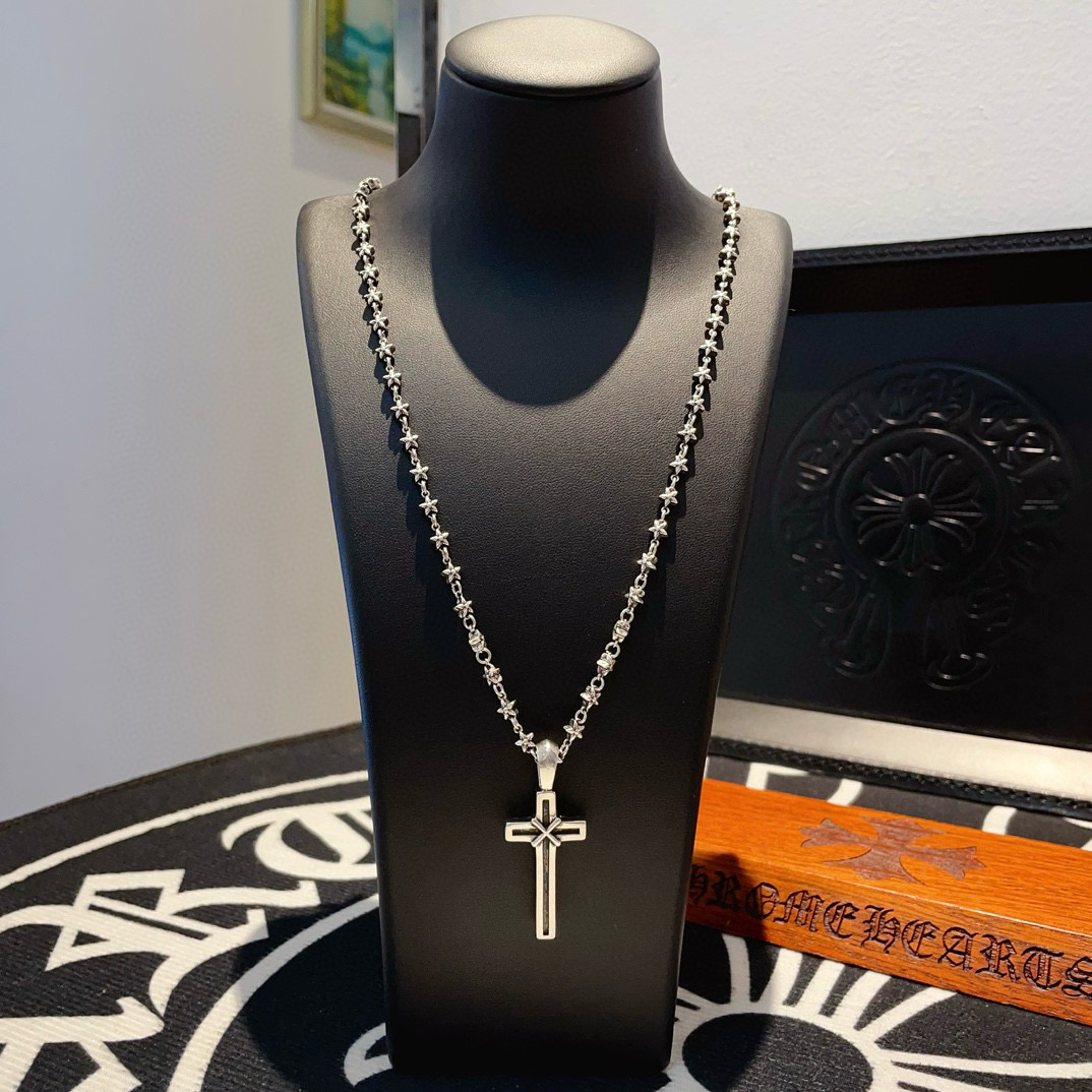 NO:581918,Batch Douyin/Kuaishou/ins/Xiaohongshu/live broadcast popular, new [counter quality] Chrome Hearts five-star flower necklace, cross pendant, concave and convex shapes with different pattern design styles, showing a distinctive cross. The Scout flower is the symbol of Chrome Hearts, so it is more durable. Authentic Chrome Hearts Chrome Hearts is different from the ordinary light version in the market. Match the standard quality. Look at the printing details. The degree of retro gray oxidation. Seiko version!  !  !  Purely handmade ~ Authentic open mold fashion essentials. Can be worn by both men and women. Same style for couples. Official website original. Rock punk Thai silver style. Retro elements. Trendy and versatile!  , jewelry boutique, chrome hearts, chrome hearts, necklace19860909批 抖音/快手/ins/小红书/直播热门 ,新款【专柜品质】Chrome Hearts克罗心五星花项链 ,十字架吊坠,凹凸造型不同的花纹设计风格 呈现出与众不同 十字架 童军花是克罗心的志 所以更经久不衰 正品打版Chrome Hearts克罗心 区别市场普通轻版 对版对标品质 看字印细节 复古做旧灰氧程度.精工版本！！！ 纯手工打造 ～正品开模潮流时尚必备 男女均可佩戴 情侣同款 官网原版 摇滚朋克泰银风格 复古元素 潮流百搭！,饰品精品,chrome hearts,chrome hearts,necklace,Jewelry