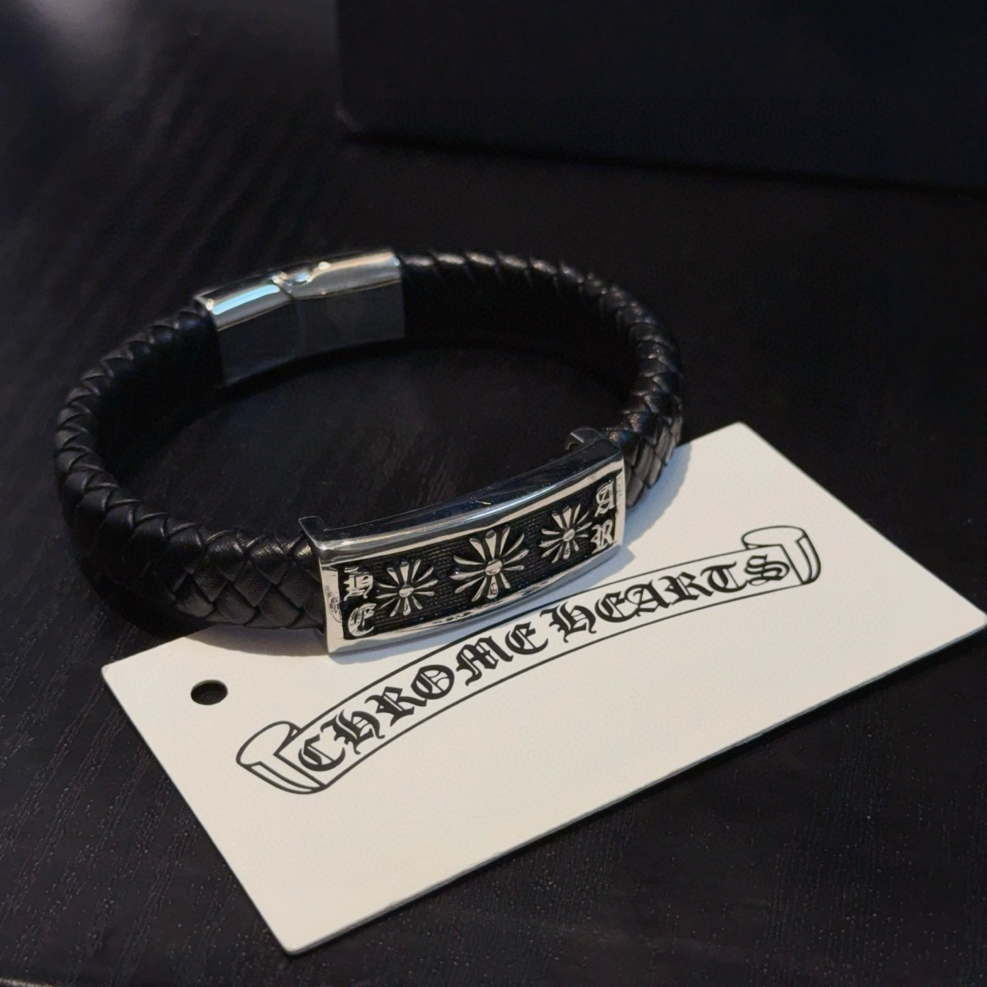 NO:581922,New [counter quality] Chrome Hearts Chrome Hearts leather rope bracelet bracelet, different concave and convex shapes, different pattern design styles, showing a distinctive cross Scout flower is the symbol of Chrome Hearts, so it is more durable. Genuine pattern-printed Chrome Hearts Chrome Hearts is different from the ordinary light version in the market. Match the version and standard quality. Look at the printing details, the degree of retro gray oxidation. Seiko version!  , jewelry boutique, chrome hearts, chrome hearts, bracelet19860909新款【专柜品质】Chrome Hearts克罗心皮绳手镯手绳,凹凸造型不同的花纹设计风格呈现出与众不同 十字架童军花是克罗心的标志 所以更经久不衰 正品打版Chrome Hearts克罗心 区别市场普通轻版 对版对标品质 看字印细节 复古做旧灰氧程度.精工版本！,饰品精品,chrome hearts,chrome hearts,bracelet,Jewelry