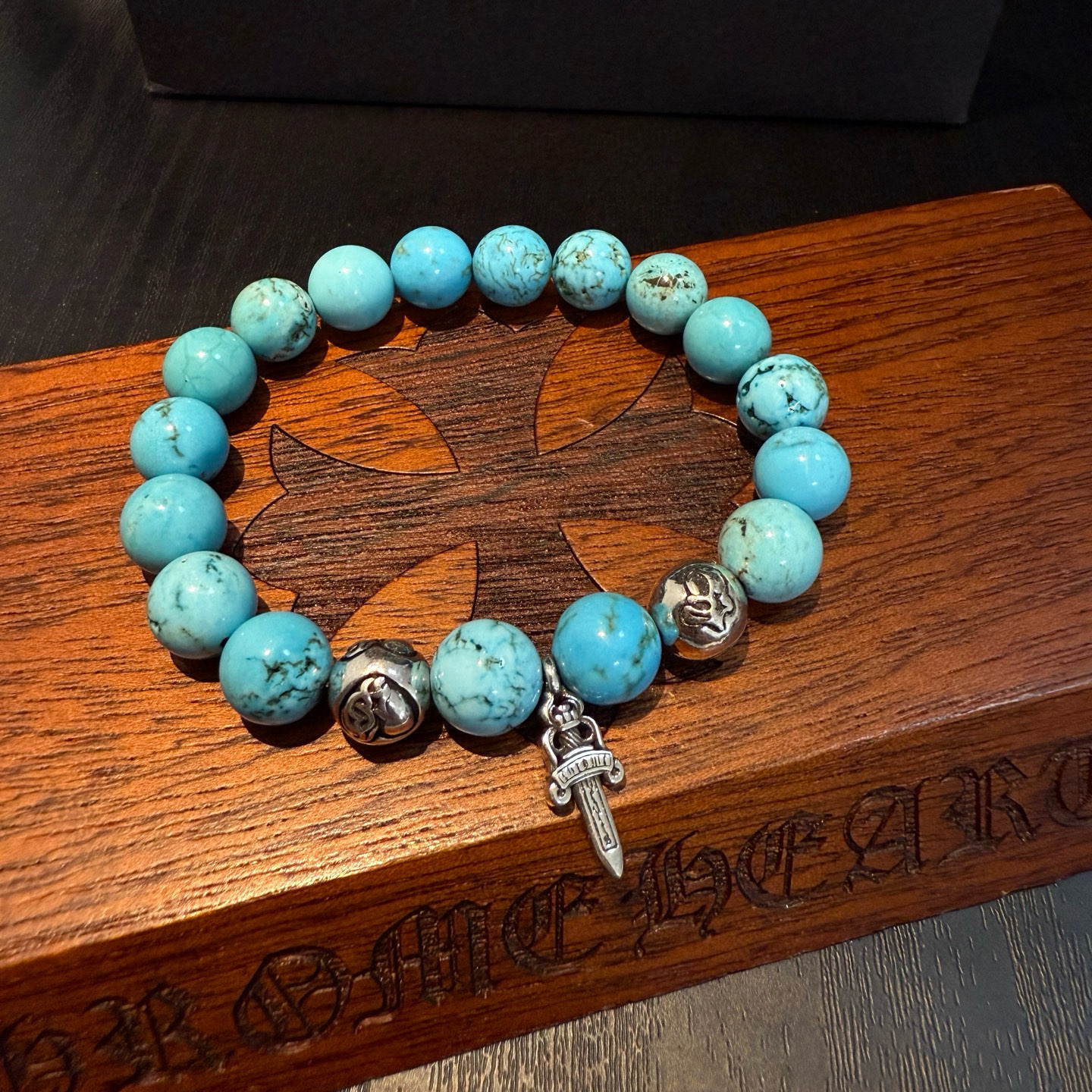 NO:581929,New [counter quality] Chrome Hearts classic retro multi-element bracelet, popular on Kuaishou/ins/Xiaohongshu, the different concave and convex shapes of the pattern design style are distinctive. The cross scout flower is the symbol of Chrome Hearts, so it is more durable. Genuine type-printed Chrome Hearts distinguishes the ordinary light version in the market. Match the version and standard quality. Look at the printing details. The degree of retro gray oxidation. Seiko version!  , jewelry boutique, chrome hearts, chrome hearts, bracelet19860909新款【专柜品质】Chrome Hearts克罗心经典复古多元素手串手链 ,快手/ins/小红书热门,凹凸造型不同的花纹设计风格呈现出与众不同 十字架童军花是克罗心的标志 所以更经久不衰 正品打版Chrome Hearts克罗心 区别市场普通轻版 对版对标品质 看字印细节 复古做旧灰氧程度.精工版本！,饰品精品,chrome hearts,chrome hearts,bracelet,Jewelry