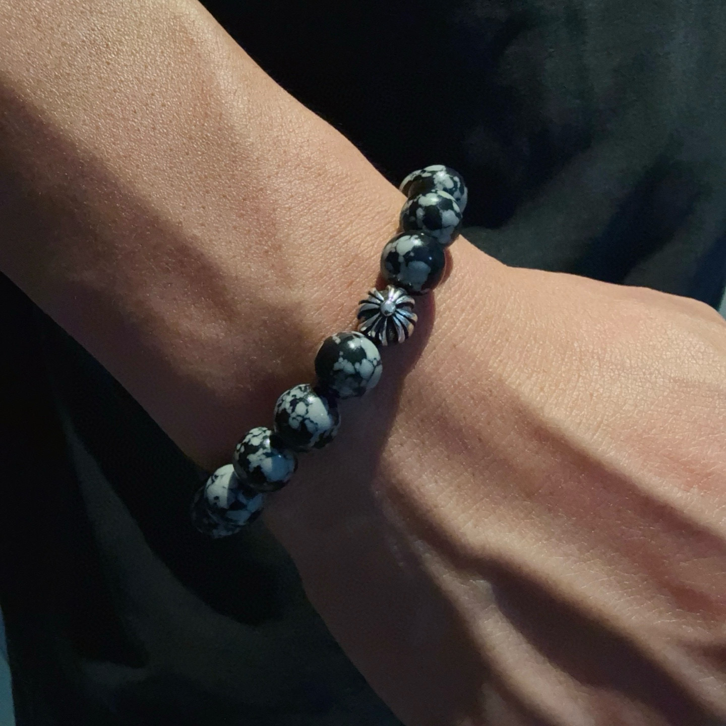 NO:581934,New [counter quality] Chrome Hearts classic retro multi-element bracelet, with concave and convex shapes and different pattern design styles, showing a distinctive cross and the Scout flower is the symbol of Chrome Hearts, so it is more durable. Genuine pattern-printed Chrome Hearts distinguishes the ordinary light version in the market. Match the version and benchmark quality. Look at the printing details, the degree of retro gray oxidation. Seiko version!  !  !  Purely handmade ~ Authentic open mold fashion essentials. Can be worn by both men and women. Same style for couples. Official website original. Rock punk Thai silver style. Retro elements. Trendy and versatile!  , jewelry boutique, chrome hearts, chrome hearts, bracelet19860909新款【专柜品质】Chrome Hearts克罗心经典复古多元素手链手串,凹凸造型不同的花纹设计风格 呈现出与众不同 十字架 童军花是克罗心的志 所以更经久不衰 正品打版Chrome Hearts克罗心 区别市场普通轻版 对版对标品质 看字印细节 复古做旧灰氧程度.精工版本！！！ 纯手工打造 ～正品开模潮流时尚必备 男女均可佩戴 情侣同款 官网原版 摇滚朋克泰银风格 复古元素 潮流百搭！,饰品精品,chrome hearts,chrome hearts,bracelet,Jewelry