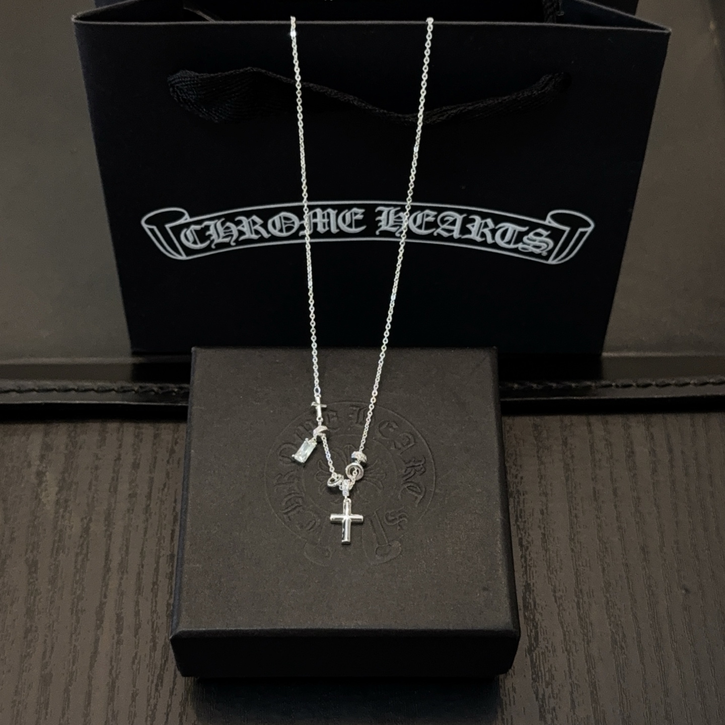 NO:575283,The new [counter quality] Chrome Hearts Classic Retro Cross Necklace, with different concave and convex shapes, different pattern design styles, showing a distinctive cross and the Scout flower is the symbol of Chrome Hearts, so it is more durable. Genuine pattern-printed Chrome Hearts distinguishes the ordinary light version in the market. Match the version and standard quality. Look at the printing details, the degree of retro gray oxidation. Seiko version!  !  !  Purely handmade ~ Authentic open mold fashion essentials. Can be worn by both men and women. Same style for couples. Official website original. Rock punk Thai silver style. Retro elements. Trendy and versatile!  , jewelry boutique, chrome hearts, chrome hearts, necklace19860909新款【专柜品质】Chrome Hearts克罗心经典复古十字架项链 ,凹凸造型不同的花纹设计风格 呈现出与众不同 十字架 童军花是克罗心的志 所以更经久不衰 正品打版Chrome Hearts克罗心 区别市场普通轻版 对版对标品质 看字印细节 复古做旧灰氧程度.精工版本！！！ 纯手工打造 ～正品开模潮流时尚必备 男女均可佩戴 情侣同款 官网原版 摇滚朋克泰银风格 复古元素 潮流百搭！,饰品精品,chrome hearts,chrome hearts,necklace,Jewelry