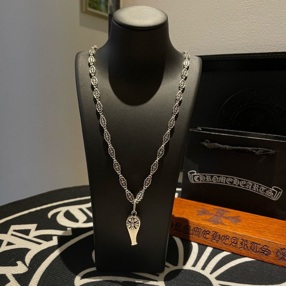 NO:582473,New [Counter Quality] Chrome Hearts Classic Retro Cross Flower Necklace Cross Whistle Pendant Concave and Concave Shape Different Pattern Design Styles Show a Distinctive Cross Scout Flower is the symbol of Chrome Hearts, so it is more durable. Genuine pattern-printed Chrome Hearts distinguishes the ordinary light version in the market. Match the version and benchmark quality. Look at the printing details. The degree of retro ash oxidation. Seiko version!  !  !  Purely handmade ~ Authentic open mold fashion essentials. Can be worn by both men and women. Same style for couples. Official website original. Rock punk Thai silver style. Retro elements. Trendy and versatile!  , jewelry boutique, chrome hearts, chrome hearts, necklace19860909新款【专柜品质】Chrome Hearts克罗心 经典复古十字花项链 十字架哨子吊坠 凹凸造型不同的花纹设计风格 呈现出与众不同 十字架 童军花是克罗心的志 所以更经久不衰 正品打版Chrome Hearts克罗心 区别市场普通轻版 对版对标品质 看字印细节 复古做旧灰氧程度.精工版本！！！ 纯手工打造 ～正品开模潮流时尚必备 男女均可佩戴 情侣同款 官网原版 摇滚朋克泰银风格 复古元素 潮流百搭！,饰品精品,chrome hearts,chrome hearts,necklace,Jewelry