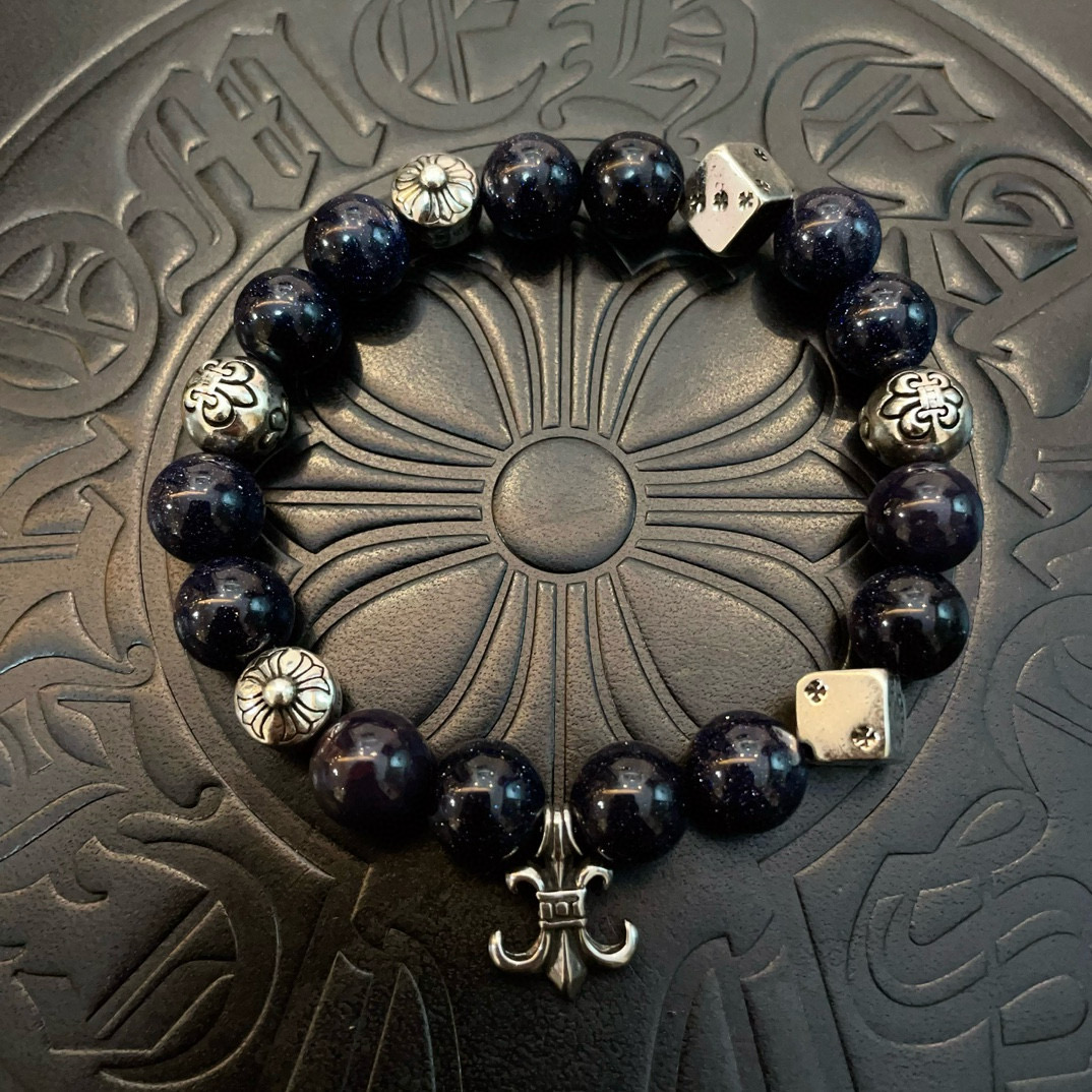 NO:583559,New [counter quality] Chrome Hearts classic retro multi-element bracelet, popular on Kuaishou/ins/Xiaohongshu, the different concave and convex shapes of the pattern design style are distinctive. The cross scout flower is the symbol of Chrome Hearts, so it is more durable. Genuine type-printed Chrome Hearts distinguishes the ordinary light version in the market. Match the version and standard quality. Look at the printing details. The degree of retro gray oxidation. Seiko version!  , jewelry boutique, chrome hearts, chrome hearts, bracelet19860909新款【专柜品质】Chrome Hearts克罗心经典复古多元素手串手链 ,快手/ins/小红书热门,凹凸造型不同的花纹设计风格呈现出与众不同 十字架童军花是克罗心的标志 所以更经久不衰 正品打版Chrome Hearts克罗心 区别市场普通轻版 对版对标品质 看字印细节 复古做旧灰氧程度.精工版本！,饰品精品,chrome hearts,chrome hearts,bracelet,Jewelry