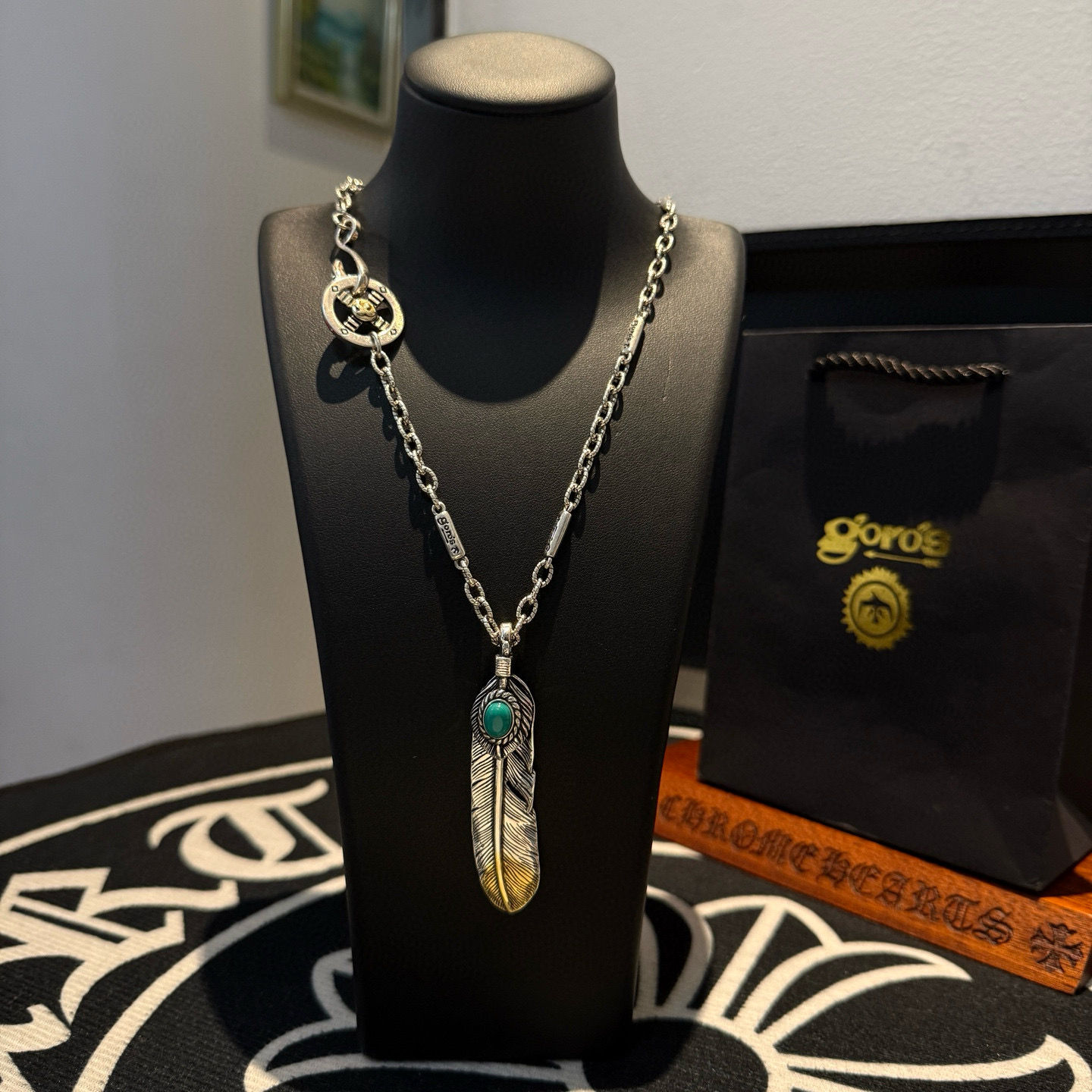 NO:583566,[New product on the shelves] Goro’s Takahashi Goro Climbing Feather Necklace, the top version, be sure to take exclusive photos, focus on the high-end market, a popular model on Kuaishou/ins/Xiaohongshu, absolutely different from the ordinary version!  The product details in the pictures are consistent with ZP!  Original production process, exquisite quality, purely handmade ~ Authentic mold opening, trendy and fashionable must-have, can be worn by both men and women, the same style for couples, rock punk Thai silver style, retro elements, trendy and versatile, the same style as the official website, boutique jewelry, necklace19860909【新品上架】Goro’s高桥吾郎攀石羽毛项链,顶级版本,认准独家拍摄,主攻高端市场 ,快手/ins/小红书热门款,绝对区别普通版本！图片产品细节与ZP一致！原版制作工艺 精工品质 纯手工打造 ～正品开模潮流时尚必备 男女均可佩戴 情侣款同款 摇滚朋克泰银风格 复古元素 潮流百搭 官网同款,饰品精品,necklace,Jewelry