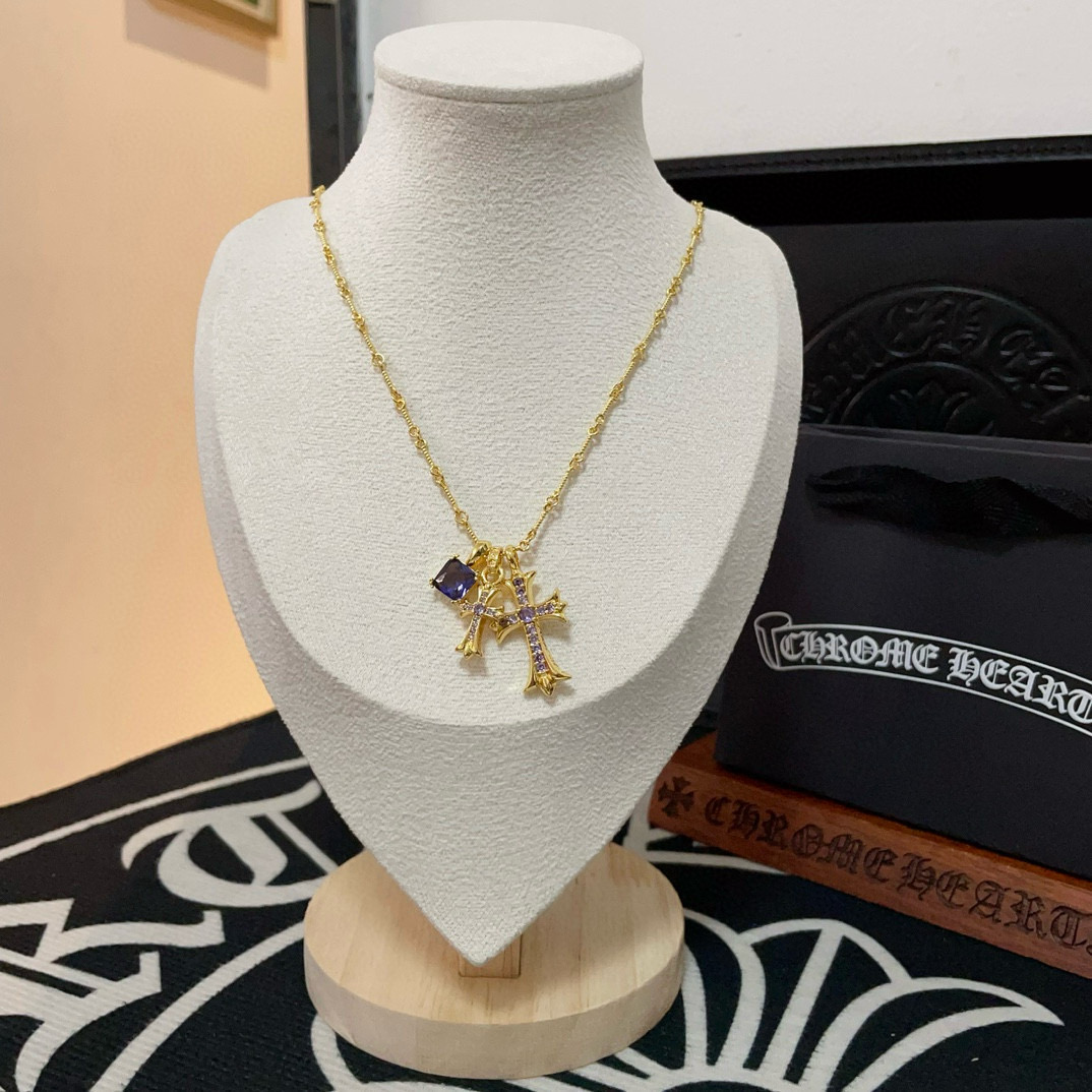 NO:583530,New [Counter Quality] Chrome Hearts Classic Gold Classic Necklace Full Diamond Cross Pendant Different Pattern Design Styles with Concave and Concave Shapes Showing a Distinctive Cross and Scout Flower are Chrome Hearts’ Emblem, So They Are More Enduring Genuine Patterned Chrome Hearts Differentiate from Ordinary Light Versions in the Market Versatile and Standard Quality Look at the Printing Details Retro and Old Gray Oxygen Level. Seiko Version!  !  !  Purely handmade ~ Authentic open mold fashion essentials. Can be worn by both men and women. Same style for couples. Official website original. Rock punk Thai silver style. Retro elements. Trendy and versatile!  , jewelry boutique, chrome hearts, chrome hearts, necklace, gold19860909新款【专柜品质】Chrome Hearts克罗心 经典黄金色经典项链 满钻十字架吊坠 凹凸造型不同的花纹设计风格 呈现出与众不同 十字架 童军花是克罗心的志 所以更经久不衰 正品打版Chrome Hearts克罗心 区别市场普通轻版 对版对标品质 看字印细节 复古做旧灰氧程度.精工版本！！！ 纯手工打造 ～正品开模潮流时尚必备 男女均可佩戴 情侣同款 官网原版 摇滚朋克泰银风格 复古元素 潮流百搭！,饰品精品,chrome hearts,chrome hearts,necklace,gold,Jewelry