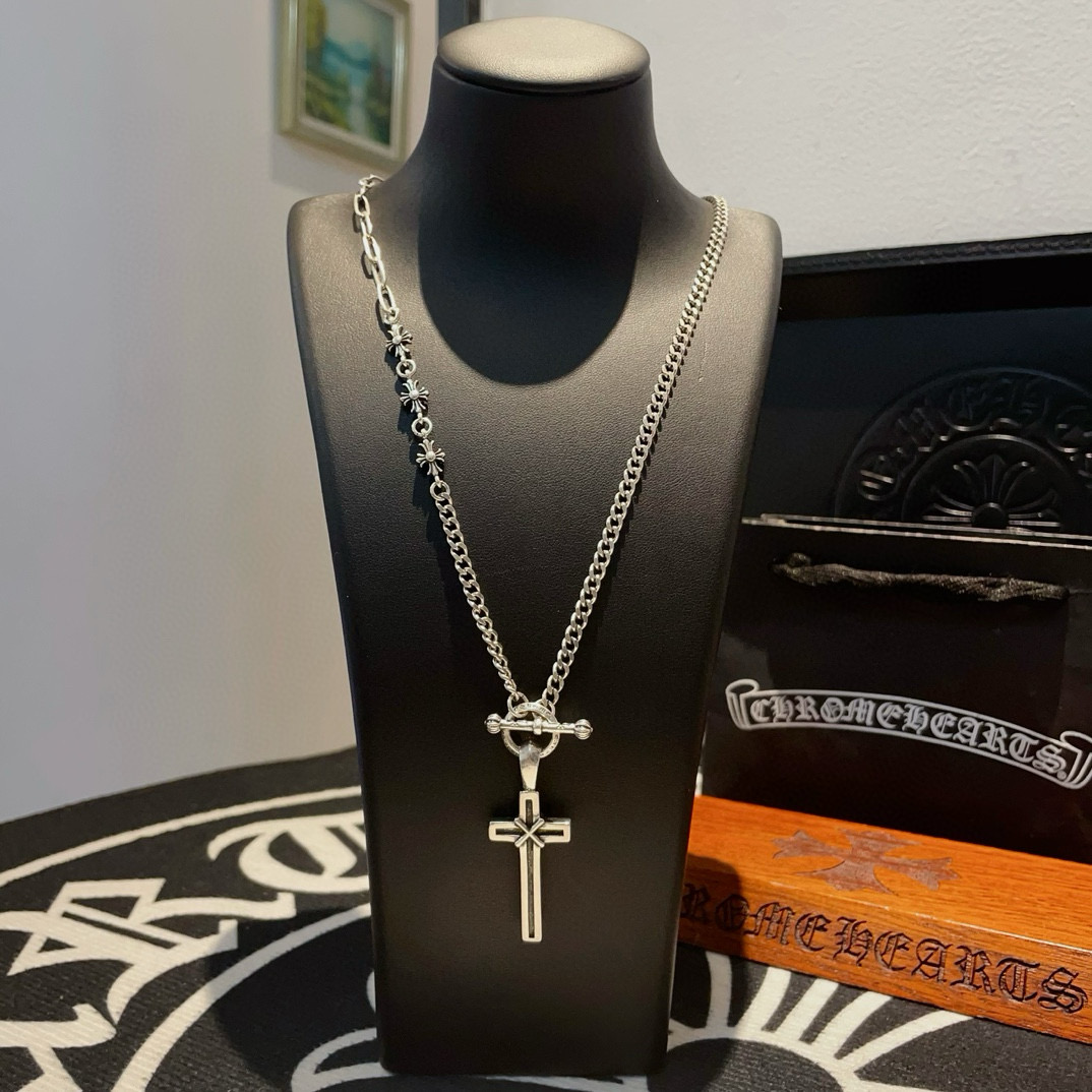 NO:589346,New [counter quality] Chrome Hearts Classic Retro Necklace, Cross Pendant, Concave and Concave Shapes, Different Pattern Design Styles, Presenting a Distinctive Cross, Scout Flower is Chrome Hearts' Emblem, So It's More Enduring, Genuine Patterned Chrome Hearts, Differentiates from Ordinary Light Versions in the Market, Version-Based Quality, Look at the Printing Details, Retro Aged Gray Oxygen Level. Seiko Version!  !  !  Purely handmade ~ Authentic open mold fashion essentials. Can be worn by both men and women. Same style for couples. Official website original. Rock punk Thai silver style. Retro elements. Trendy and versatile!  , jewelry boutique, chrome hearts, chrome hearts, necklace19860909新款【专柜品质】Chrome Hearts克罗心经典复古项链 十字架吊坠 凹凸造型不同的花纹设计风格 呈现出与众不同 十字架 童军花是克罗心的志 所以更经久不衰 正品打版Chrome Hearts克罗心 区别市场普通轻版 对版对标品质 看字印细节 复古做旧灰氧程度.精工版本！！！ 纯手工打造 ～正品开模潮流时尚必备 男女均可佩戴 情侣同款 官网原版 摇滚朋克泰银风格 复古元素 潮流百搭！,饰品精品,chrome hearts,chrome hearts,necklace,Jewelry