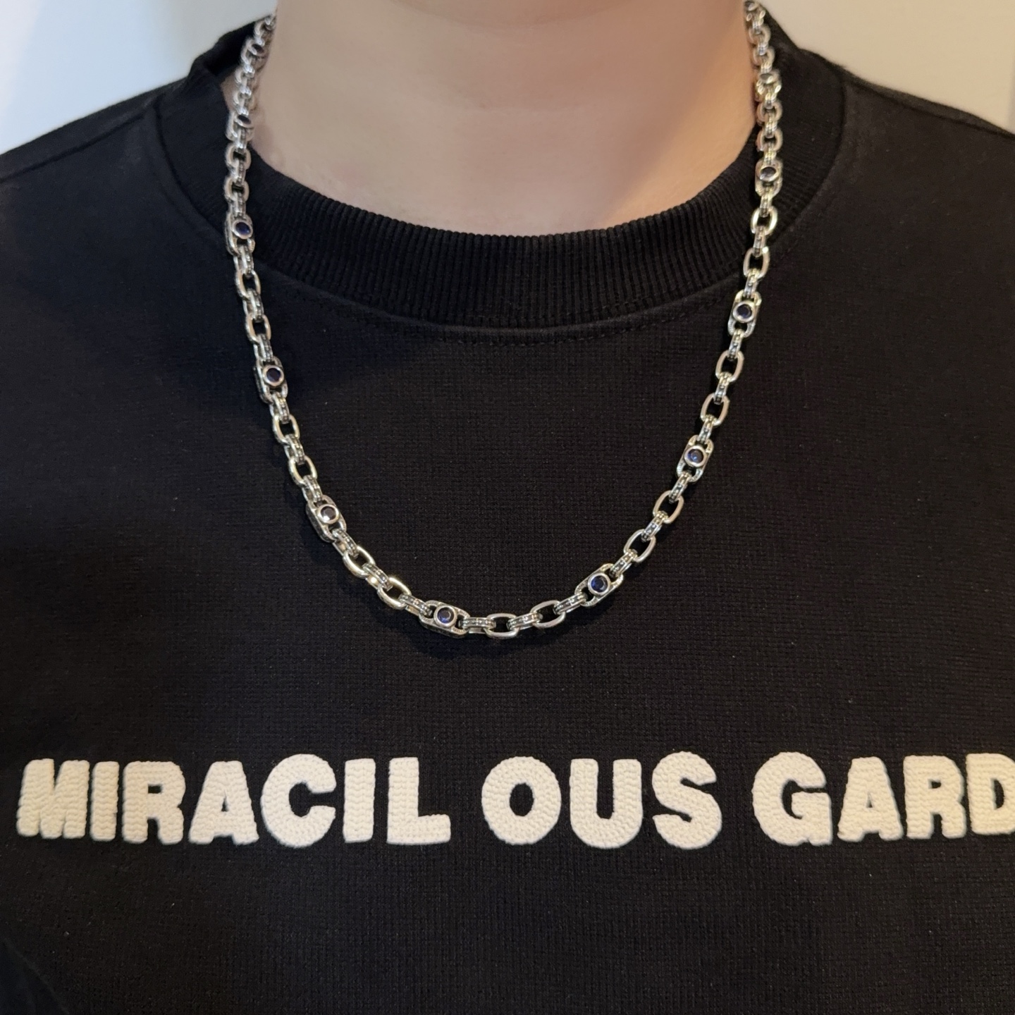 NO:604120,New [Counter Quality] Chrome Hearts Classic Retro Multi-Element Blue Diamond Necklace. Concave and convex shapes with different pattern design styles, showing a distinctive cross. The Scout Flower is Chrome Hearts' symbol, so it is more durable. Genuine pattern-printed Chrome Hearts distinguishes the ordinary light version in the market. Match the version and benchmark quality. Look at the printing details. The degree of retro gray oxidation. Seiko version!  !  !  Purely handmade ~ Authentic open mold fashion essentials. Can be worn by both men and women. Same style for couples. Official website original. Rock punk Thai silver style. Retro elements. Trendy and versatile!  , jewelry boutique, chrome hearts, chrome hearts, necklace19860909新款【专柜品质】Chrome Hearts克罗心经典复古多元素蓝钻项链 凹凸造型不同的花纹设计风格 呈现出与众不同 十字架 童军花是克罗心的志 所以更经久不衰 正品打版Chrome Hearts克罗心 区别市场普通轻版 对版对标品质 看字印细节 复古做旧灰氧程度.精工版本！！！ 纯手工打造 ～正品开模潮流时尚必备 男女均可佩戴 情侣同款 官网原版 摇滚朋克泰银风格 复古元素 潮流百搭！,饰品精品,chrome hearts,chrome hearts,necklace,Jewelry