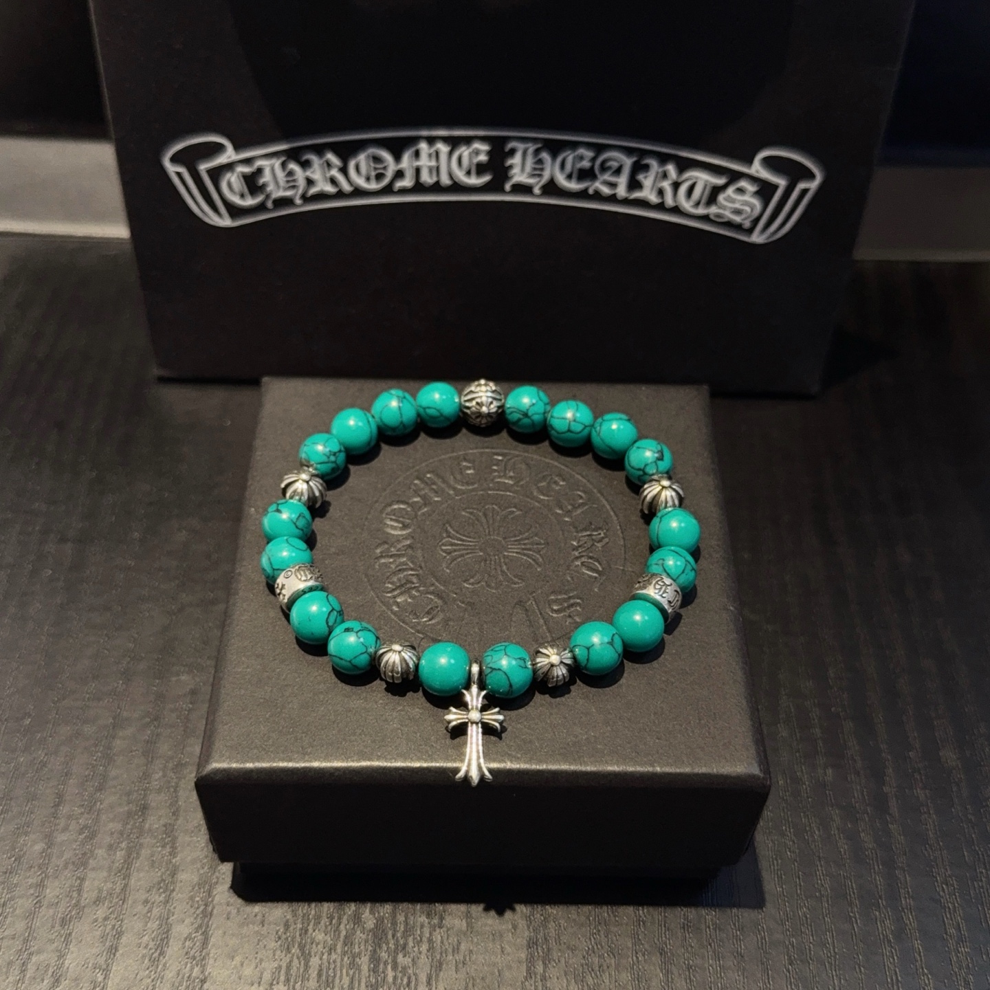 NO:604131,New [counter quality] Chrome Hearts classic retro bracelet, different concave and convex shapes, pattern design style, showing a distinctive cross and Scout flower is the symbol of Chrome Hearts, so it is more durable. Genuine pattern-printed Chrome Hearts distinguishes the ordinary light version in the market. Match the version and standard quality. Look at the printing details, the degree of retro gray oxidation. Seiko version!  !  !  Purely handmade ~ Authentic open mold fashion essentials. Can be worn by both men and women. Same style for couples. Official website original. Rock punk Thai silver style. Retro elements. Trendy and versatile!  , jewelry boutique, chrome hearts, chrome hearts, bracelet19860909新款【专柜品质】Chrome Hearts克罗心经典复古手链手串,凹凸造型不同的花纹设计风格 呈现出与众不同 十字架 童军花是克罗心的志 所以更经久不衰 正品打版Chrome Hearts克罗心 区别市场普通轻版 对版对标品质 看字印细节 复古做旧灰氧程度.精工版本！！！ 纯手工打造 ～正品开模潮流时尚必备 男女均可佩戴 情侣同款 官网原版 摇滚朋克泰银风格 复古元素 潮流百搭！,饰品精品,chrome hearts,chrome hearts,bracelet,Jewelry