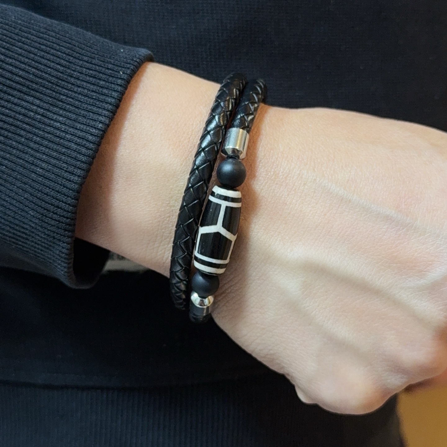 NO:604139,New [counter quality] Chrome Hearts Chrome Hearts leather rope bracelet bracelet, different concave and convex shapes, different pattern design styles, showing a distinctive cross Scout flower is the symbol of Chrome Hearts, so it is more durable. Genuine pattern-printed Chrome Hearts Chrome Hearts is different from the ordinary light version in the market. Match the version and standard quality. Look at the printing details, the degree of retro gray oxidation. Seiko version!  , jewelry boutique, chrome hearts, chrome hearts, bracelet19860909新款【专柜品质】Chrome Hearts克罗心皮绳手镯手绳,凹凸造型不同的花纹设计风格呈现出与众不同 十字架童军花是克罗心的标志 所以更经久不衰 正品打版Chrome Hearts克罗心 区别市场普通轻版 对版对标品质 看字印细节 复古做旧灰氧程度.精工版本！,饰品精品,chrome hearts,chrome hearts,bracelet,Jewelry