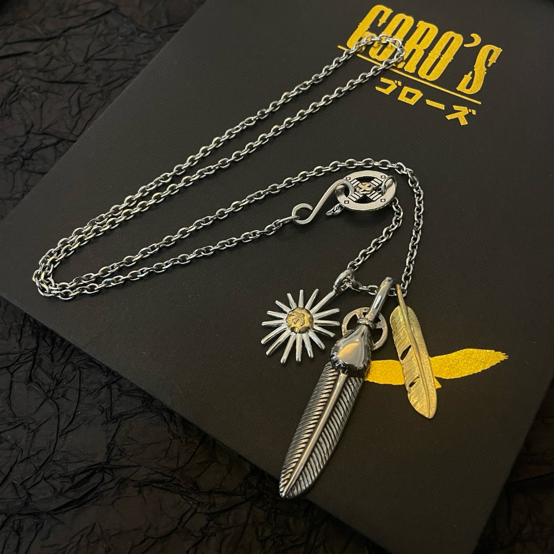 💰185    【新品上架】Goro’s高桥吾郎海胆金贝羽毛项链，顶级版本 认准独家拍摄 主攻高端市场 绝对区别普通版本！图片产品细节与ZP一致！原版制作工艺 精工品质 纯手工打造 ～正品开模💝潮流时尚必备 男女均可佩戴 情侣款同款 摇滚朋克泰银风格 复古元素 潮流百搭 官网同款❤️