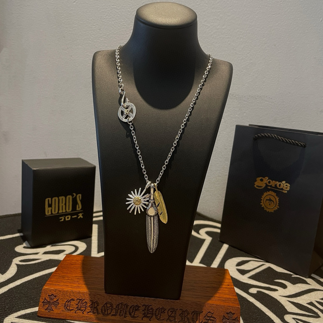 💰185    【新品上架】Goro’s高桥吾郎海胆金贝羽毛项链，顶级版本 认准独家拍摄 主攻高端市场 绝对区别普通版本！图片产品细节与ZP一致！原版制作工艺 精工品质 纯手工打造 ～正品开模💝潮流时尚必备 男女均可佩戴 情侣款同款 摇滚朋克泰银风格 复古元素 潮流百搭 官网同款❤️
