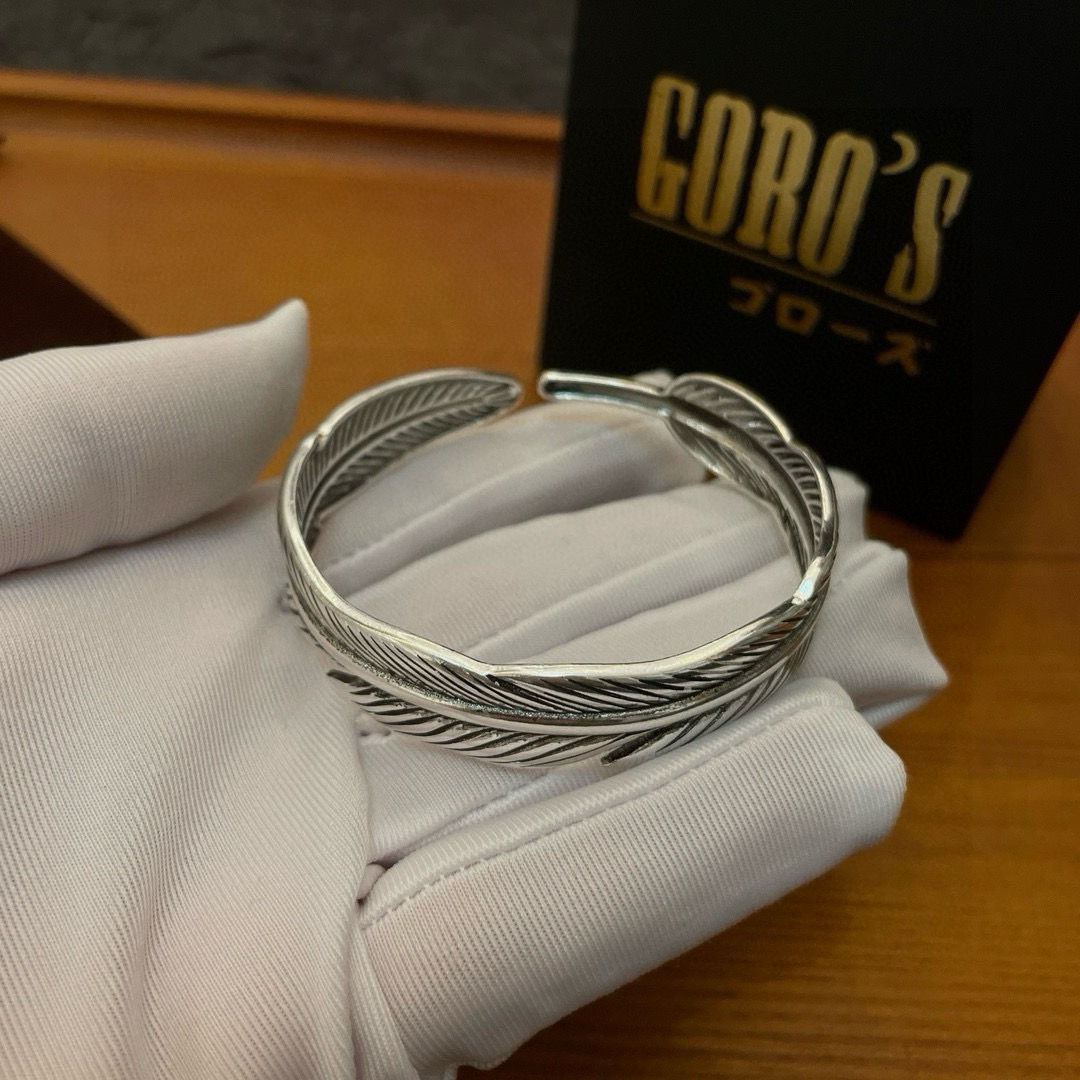 NO:641309,[New product on the shelves] Goro’s Goro Takahashi Feather Open Bracelet, the top version. Be sure to take exclusive photos and focus on the high-end market. It is absolutely different from the ordinary version!  The product details in the pictures are consistent with ZP!  Original production process, exquisite quality, purely handmade ~ Authentic open mold, fashionable must-have, can be worn by both men and women, same style for couples, rock punk Thai silver style, retro elements, trendy and versatile, same style as the official website, boutique jewelry, bracelet19860909【新品上架】Goro’s高桥吾郎羽毛开口手镯,顶级版本 认准独家拍摄 主攻高端市场 绝对区别普通版本！图片产品细节与ZP一致！原版制作工艺 精工品质 纯手工打造 ～正品开模潮流时尚必备 男女均可佩戴 情侣款同款 摇滚朋克泰银风格 复古元素 潮流百搭 官网同款,饰品精品,bracelet,Jewelry