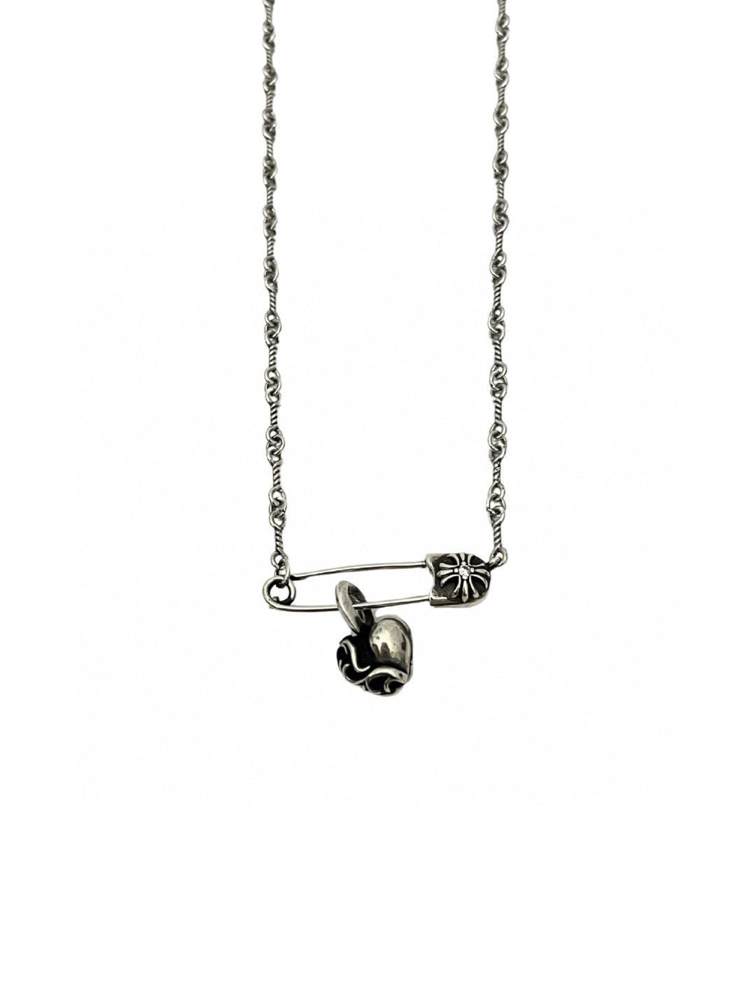 NO:641324,Chrome Hearts Stone Pin Love Necklace, Twist Pin, Accessories Can Be Matched Anywhere, Excellent Upper Body Effect, Summer Must-Have Necklace, Boutique Jewelry, Chrome Hearts, Necklace19860909克罗心 镶石别针爱心项链 麻花款别针 配件可任意搭配 上身效果极佳 夏日必搭项链,饰品精品,chrome hearts,necklace,Jewelry