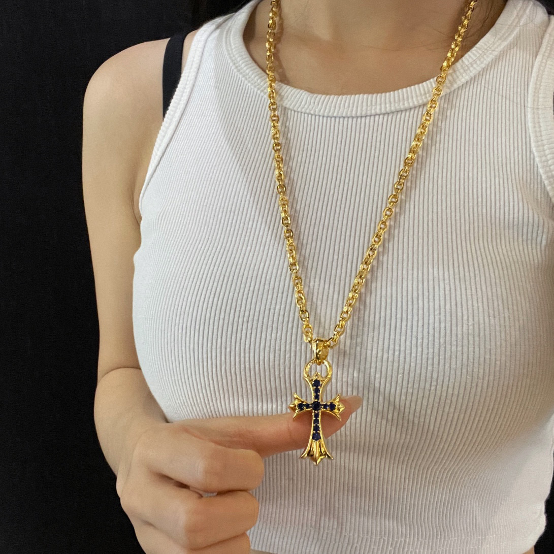 NO:641327,Chrome hearts, gold-plated blue diamond water drop cross, with ch letter chain, gold-plated, hand-inlaid blue diamonds, high-end texture, fashion matching, jewelry boutique, chrome hearts, gold plating19860909克罗心 镀金蓝钻水滴十字架 搭配ch字母链 镀金 手工镶嵌蓝钻 质感高级 时尚搭配,饰品精品,chrome hearts,gold plating,Jewelry