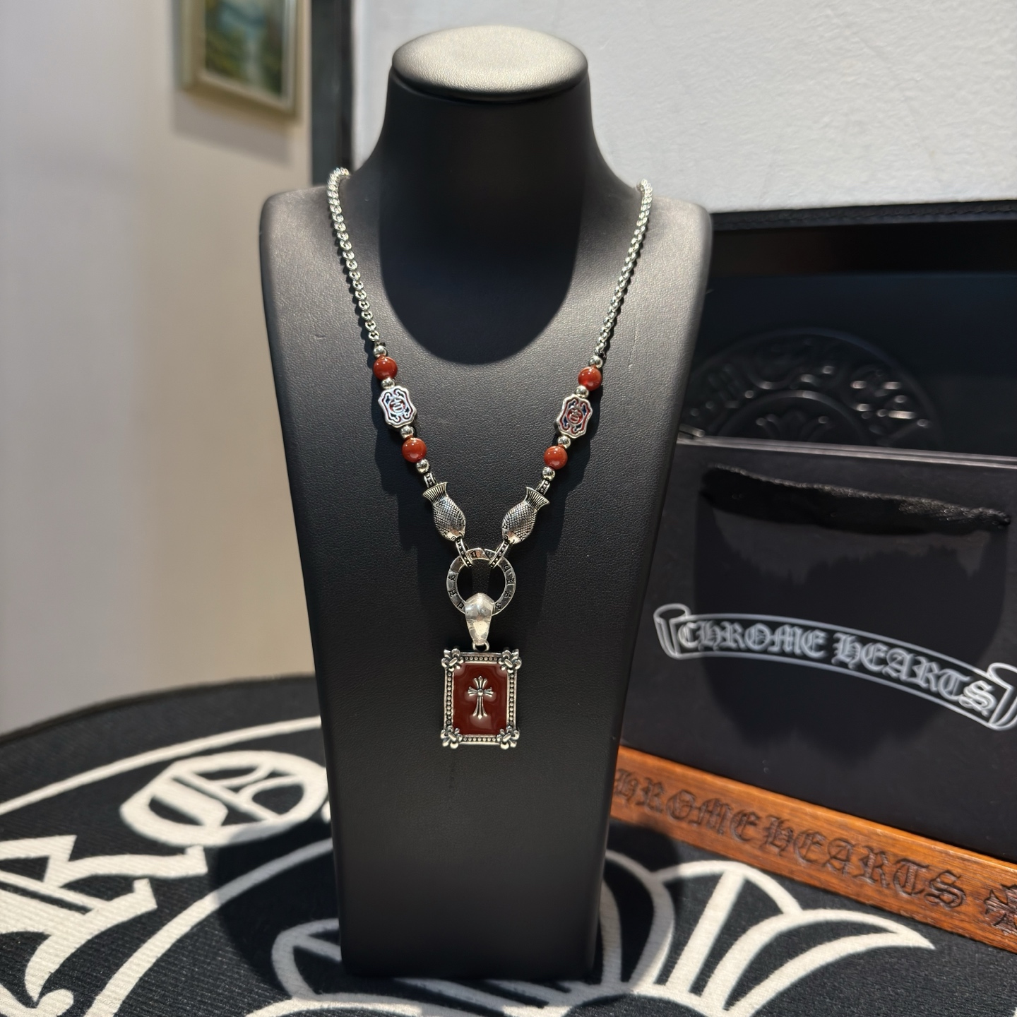 NO:643206,New [Counter Quality] Chrome Hearts Vintage Necklace, Square Cross Pendant, Concave and Concave Shapes, Different Pattern Design Styles, Showing a Distinctive Cross, Scout Flower is Chrome Hearts' Emblem, So It's More Enduring, Genuine Patterned Chrome Hearts, Differentiates from Ordinary Light Editions in the Market, Matching Editions, Standard Quality, Look at the Printing Details, Retro and Old Gray Oxygen Level. Seiko Version!  !  !  Purely handmade ~ Authentic open mold fashion essentials. Can be worn by both men and women. Same style for couples. Official website original. Rock punk Thai silver style. Retro elements. Trendy and versatile!  , jewelry boutique, chrome hearts, chrome hearts, necklace19860909新款【专柜品质】Chrome Hearts克罗心复古项链 方牌十字架吊坠 凹凸造型不同的花纹设计风格 呈现出与众不同 十字架 童军花是克罗心的志 所以更经久不衰 正品打版Chrome Hearts克罗心 区别市场普通轻版 对版对标品质 看字印细节 复古做旧灰氧程度.精工版本！！！ 纯手工打造 ～正品开模潮流时尚必备 男女均可佩戴 情侣同款 官网原版 摇滚朋克泰银风格 复古元素 潮流百搭！,饰品精品,chrome hearts,chrome hearts,necklace,Jewelry