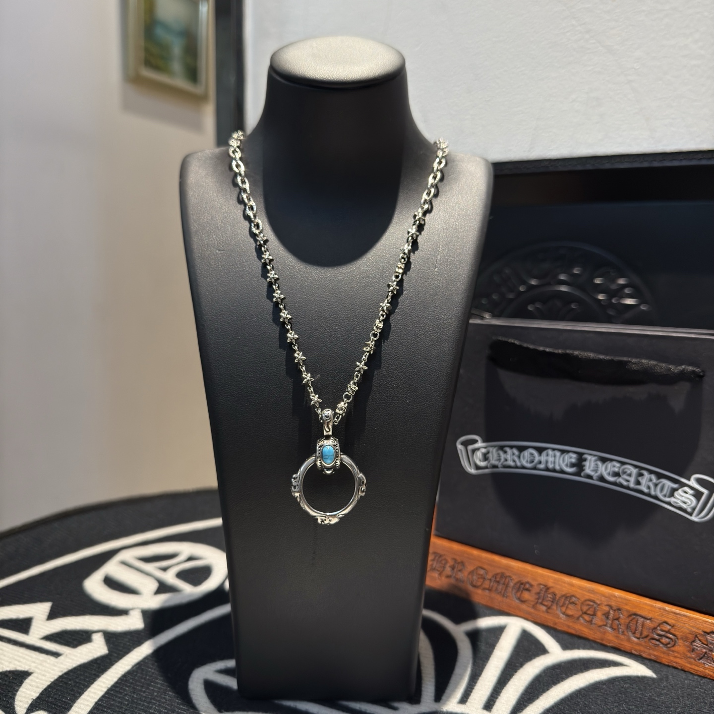 NO:643218,New [counter quality] Chrome Hearts necklace, skull ring pendant, concave and convex shapes, different pattern design styles, showing a distinctive cross. The Scout flower is Chrome Hearts' symbol, so it is more durable. Genuine pattern-printed Chrome Hearts distinguishes the ordinary light version in the market. Check the quality of the version. Look at the printing details. The degree of retro gray oxidation. Seiko version!  !  !  Purely handmade ~ Authentic open mold fashion essentials. Can be worn by both men and women. Same style for couples. Official website original. Rock punk Thai silver style. Retro elements. Trendy and versatile!  , jewelry boutique, chrome hearts, chrome hearts, necklace19860909新款【专柜品质】Chrome Hearts克罗心项链 骷髅头圆环吊坠 凹凸造型不同的花纹设计风格 呈现出与众不同 十字架 童军花是克罗心的志 所以更经久不衰 正品打版Chrome Hearts克罗心 区别市场普通轻版 对版对标品质 看字印细节 复古做旧灰氧程度.精工版本！！！ 纯手工打造 ～正品开模潮流时尚必备 男女均可佩戴 情侣同款 官网原版 摇滚朋克泰银风格 复古元素 潮流百搭！,饰品精品,chrome hearts,chrome hearts,necklace,Jewelry