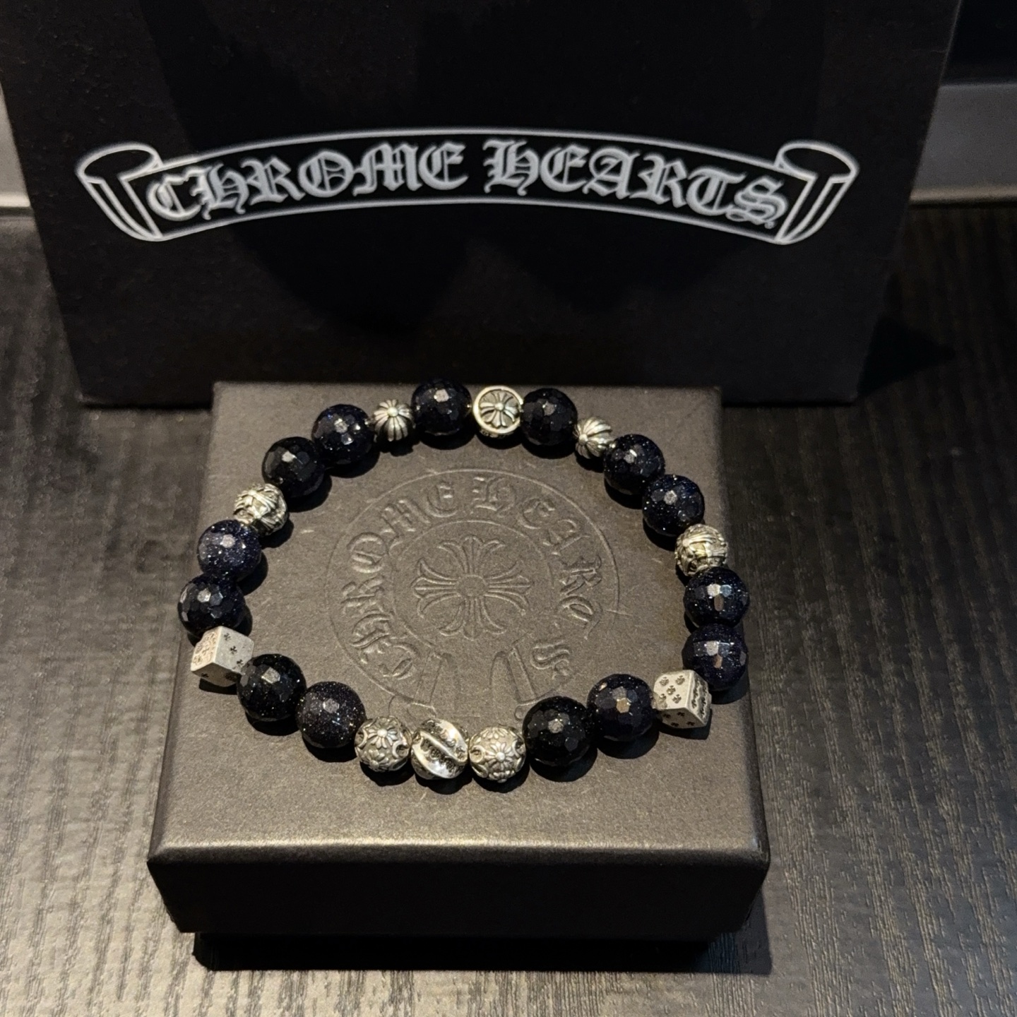 NO:643207,Batch of new [counter quality] Chrome Hearts classic retro multi-element bracelet, popular on Kuaishou/ins/Xiaohongshu, the different concave and convex shapes of the pattern design style are unique. The cross scout flower is the symbol of Chrome Hearts, so it is more durable. Genuine pattern-printing Chrome Hearts distinguishes the ordinary light version in the market. Match the version and standard quality. Look at the printing details. The degree of retro gray oxidation. Seiko version!  , jewelry boutique, chrome hearts, chrome hearts, bracelet19860909批 新款【专柜品质】Chrome Hearts克罗心 经典复古多元素手串手链 ,快手/ins/小红书热门,凹凸造型不同的花纹设计风格呈现出与众不同 十字架童军花是克罗心的标志 所以更经久不衰 正品打版Chrome Hearts克罗心 区别市场普通轻版 对版对标品质 看字印细节 复古做旧灰氧程度.精工版本！,饰品精品,chrome hearts,chrome hearts,bracelet,Jewelry