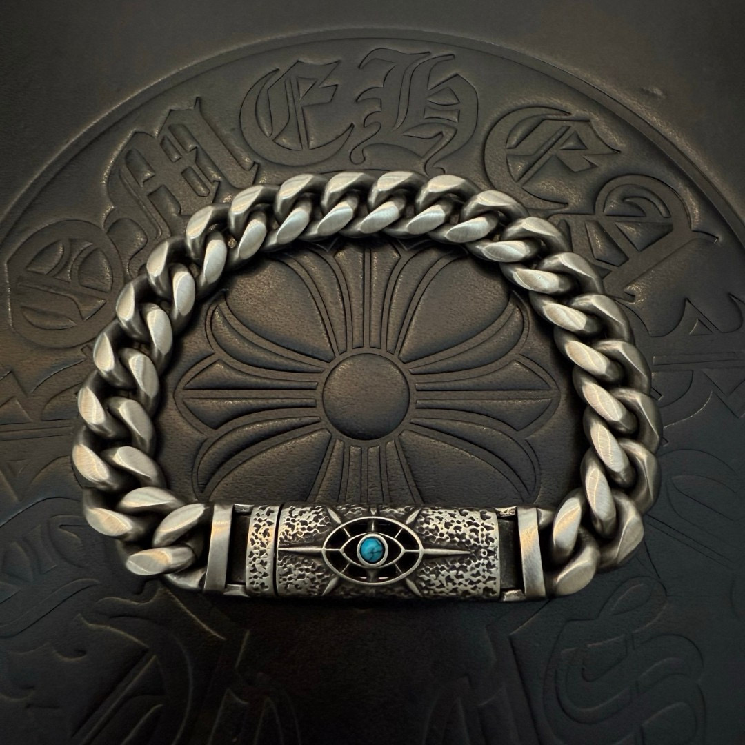 NO:643211,Batch of counter-quality Chrome Hearts bracelet, with concave and convex shapes and different pattern design styles, showing a distinctive cross. The Scout flower is the symbol of Chrome Hearts, so it is more durable. The genuine pattern-printed Chrome Hearts necklace is different from the ordinary light version in the market. Check the version and standard quality. Look at the printing details, the degree of retro gray oxidation. Seiko version!  !  !  Purely handmade ~ Authentic open mold fashion essentials. Can be worn by both men and women. Same style for couples. Official website original. Rock punk Thai silver style. Retro elements. Trendy and versatile!  , jewelry boutique, chrome hearts, chrome hearts, necklace, bracelet19860909批 专柜品质Chrome Hearts克罗心手链,凹凸造型不同的花纹设计风格 呈现出与众不同 十字架 童军花是克罗心的志 所以更经久不衰 正品打版Chrome Hearts克罗心项链区别市场普通轻版 对版对标品质 看字印细节 复古做旧灰氧程度.精工版本！！！ 纯手工打造 ～正品开模潮流时尚必备 男女均可佩戴 情侣同款 官网原版 摇滚朋克泰银风格 复古元素 潮流百搭！,饰品精品,chrome hearts,chrome hearts,necklace,bracelet,Jewelry