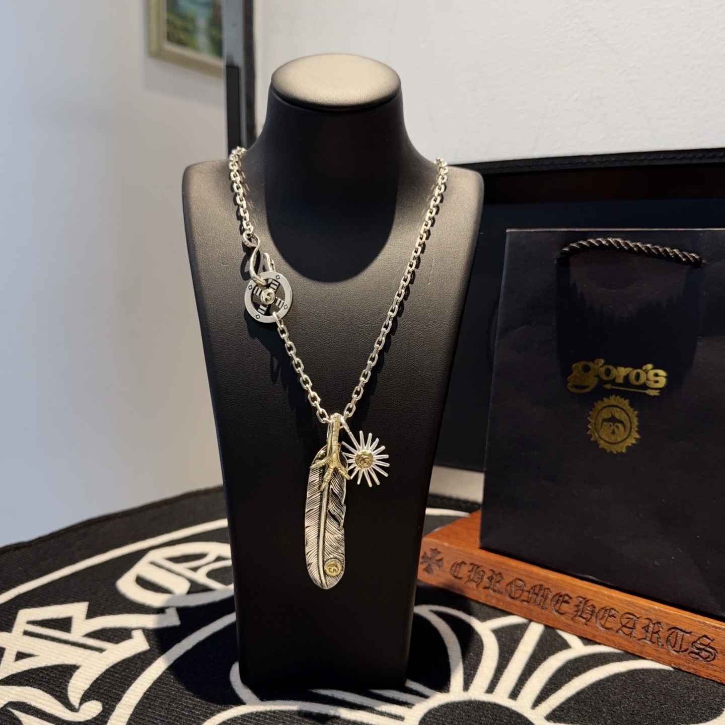 NO:643240,[New product on the shelves] Goro’s Goro Takahashi Eagle Claw Feather Necklace, the top version, be sure to take exclusive photos, focus on the high-end market, a popular model on Kuaishou/ins/Xiaohongshu, absolutely different from the ordinary version!  The product details in the pictures are consistent with ZP!  Original production process, exquisite quality, purely handmade ~ Authentic mold opening, trendy and fashionable must-have, can be worn by both men and women, the same style for couples, rock punk Thai silver style, retro elements, trendy and versatile, the same style as the official website, boutique jewelry, necklace19860909【新品上架】Goro’s高桥吾郎鹰爪羽毛项链,顶级版本,认准独家拍摄,主攻高端市场 ,快手/ins/小红书热门款,绝对区别普通版本！图片产品细节与ZP一致！原版制作工艺 精工品质 纯手工打造 ～正品开模潮流时尚必备 男女均可佩戴 情侣款同款 摇滚朋克泰银风格 复古元素 潮流百搭 官网同款,饰品精品,necklace,Jewelry