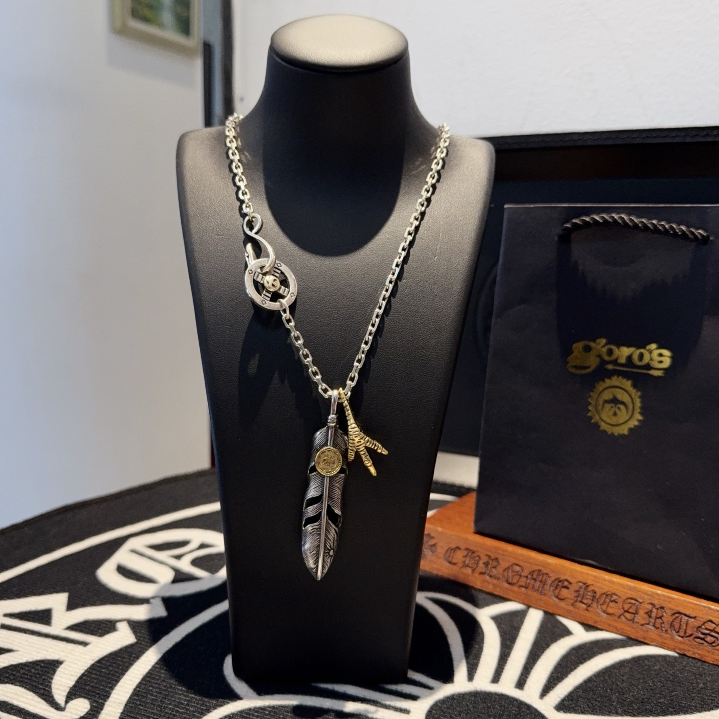NO:642477,[New product on the shelves] Goro’s Goro Takahashi Feather Eagle Claw Necklace, top version, exclusive photo shoot, focusing on the high-end market, popular model on Kuaishou/ins/Xiaohongshu, definitely different from the ordinary version!  The product details in the pictures are consistent with ZP!  Original production process, exquisite quality, purely handmade ~ Authentic mold opening, trendy and fashionable must-have, can be worn by both men and women, the same style for couples, rock punk Thai silver style, retro elements, trendy and versatile, the same style as the official website, boutique jewelry, necklace19860909【新品上架】Goro’s高桥吾郎羽毛鹰爪项链,顶级版本,认准独家拍摄,主攻高端市场 ,快手/ins/小红书热门款,绝对区别普通版本！图片产品细节与ZP一致！原版制作工艺 精工品质 纯手工打造 ～正品开模潮流时尚必备 男女均可佩戴 情侣款同款 摇滚朋克泰银风格 复古元素 潮流百搭 官网同款,饰品精品,necklace,Jewelry