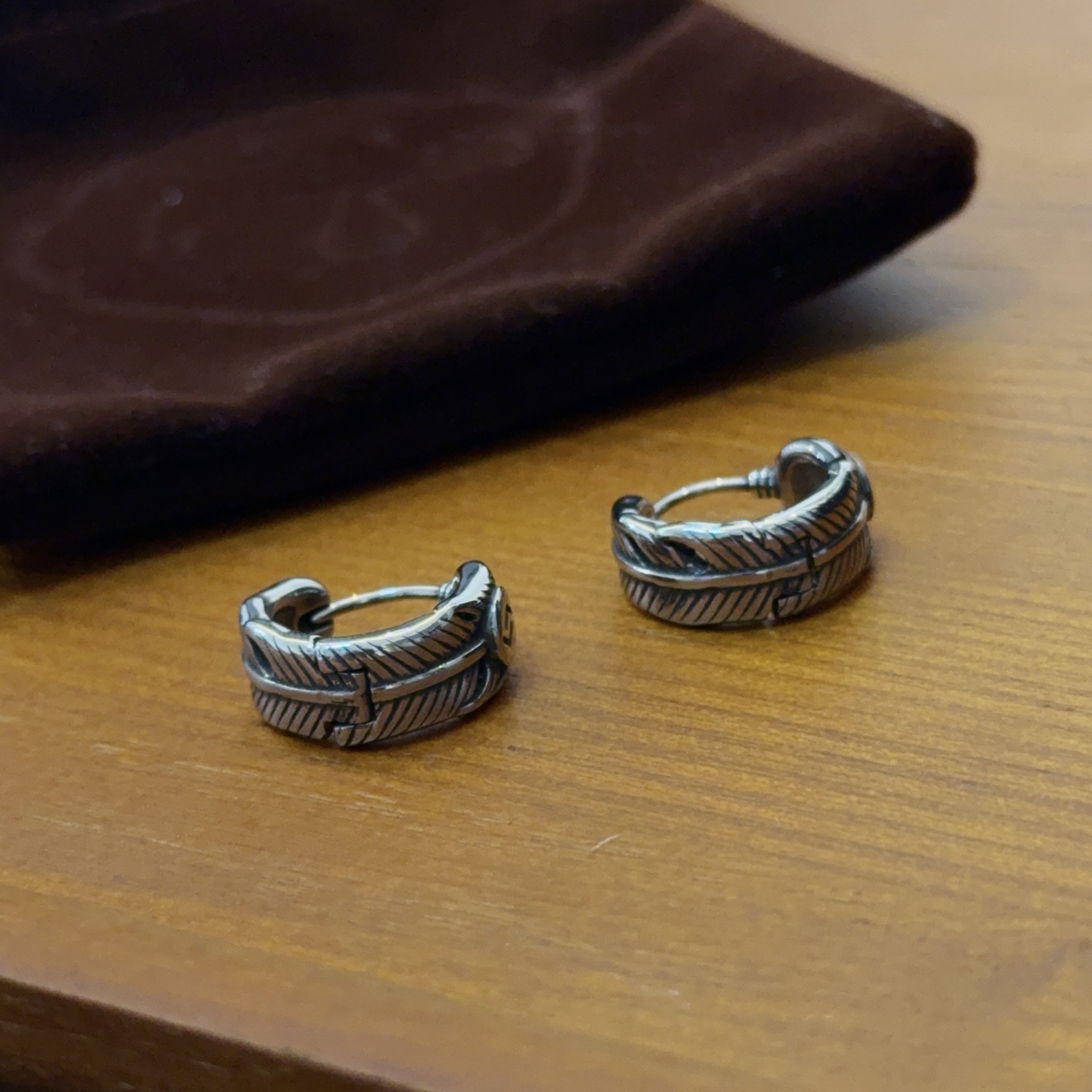 NO:642487,Batch [new product on the shelves] Goro’s Goro Takahashi Feather Earrings, the top version, look for the exclusive shooting, focus on the high-end market, absolutely different from the ordinary version!  The product details in the pictures are consistent with ZP!  Original production process, exquisite quality, purely handmade ~ Authentic mold opening, a must-have for fashion, can be worn by both men and women, the same style for couples, rock punk Thai silver style, retro elements, trendy and versatile, the same style as the official website, fine jewelry, earrings19860909批【新品上架】Goro’s高桥吾郎羽毛耳环 ,顶级版本 认准独家拍摄 主攻高端市场 绝对区别普通版本！图片产品细节与ZP一致！原版制作工艺 精工品质 纯手工打造 ～正品开模潮流时尚必备 男女均可佩戴 情侣款同款 摇滚朋克泰银风格 复古元素 潮流百搭 官网同款,饰品精品,earrings,Jewelry