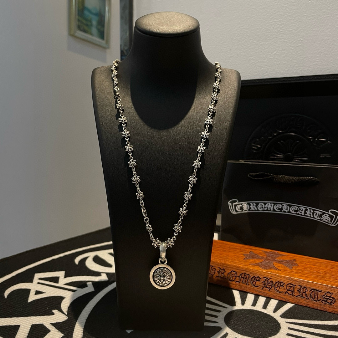 NO:642460,Batch Douyin / Kuaishou / ins / Xiaohongshu / live broadcast popular, new [counter quality] Chrome Hearts Chrome Hearts cross flower necklace, horseshoe print cross flower pendant, different concave and convex shapes pattern design style, showing a distinctive cross. The Scout flower is the symbol of Chrome Hearts, so it is more durable. Genuine plate-printed Chrome Hearts Chrome Hearts is different from the ordinary light version in the market. Match the standard quality. Look at the printing details. The degree of retro gray oxidation. Seiko version!  !  !  Purely handmade ~ Authentic open mold fashion essentials. Can be worn by both men and women. Same style for couples. Official website original. Rock punk Thai silver style. Retro elements. Trendy and versatile!  , jewelry boutique, chrome hearts, chrome hearts, necklace19860909批 抖音/快手/ins/小红书/直播热门 ,新款【专柜品质】Chrome Hearts克罗心十字花项链 ,马蹄印十字花吊坠,凹凸造型不同的花纹设计风格 呈现出与众不同 十字架 童军花是克罗心的志 所以更经久不衰 正品打版Chrome Hearts克罗心 区别市场普通轻版 对版对标品质 看字印细节 复古做旧灰氧程度.精工版本！！！ 纯手工打造 ～正品开模潮流时尚必备 男女均可佩戴 情侣同款 官网原版 摇滚朋克泰银风格 复古元素 潮流百搭！,饰品精品,chrome hearts,chrome hearts,necklace,Jewelry