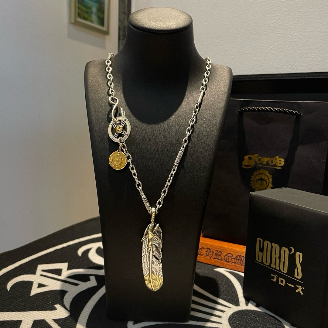 NO:643252,[New Product Arrival] Goro’s Goro Takahashi Retro Gold Cake Feather Pendant Takahashi Classic Necklace Top Version Look for Exclusive Photography Focusing on the High-End Market Definitely Different from the Ordinary Version!  The product details in the pictures are consistent with ZP!  Original production process, exquisite quality, purely handmade ~ Authentic mold opening, a must-have for fashion, can be worn by both men and women, the same style for couples, rock punk Thai silver style, retro trendy and versatile, the same style as the official website, boutique jewelry, necklace19860909【新品上架】Goro’s高桥吾郎 复古金饼羽毛吊坠 高桥经典项链 顶级版本 认准独家拍摄 主攻高端市场 绝对区别普通版本！图片产品细节与ZP一致！原版制作工艺 精工品质 纯手工打造 ～正品开模潮流时尚必备 男女均可佩戴 情侣款同款 摇滚朋克泰银风格 复古潮流百搭 官网同款,饰品精品,necklace,Jewelry