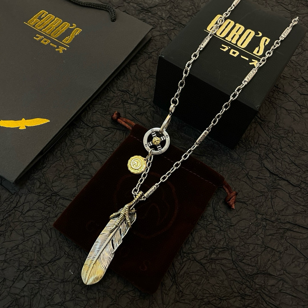 Goro's 新品上架Goro’s高桥吾郎 金饼羽毛吊坠 高桥 项链 认准独家拍摄 主攻高端市场 绝对区别普通版本 图片产品细节与ZP一致 制作工艺 精工品质 纯手工打造 ～ 开模 潮流 男女均可佩戴 同款 摇滚朋克泰银风格 潮流百搭