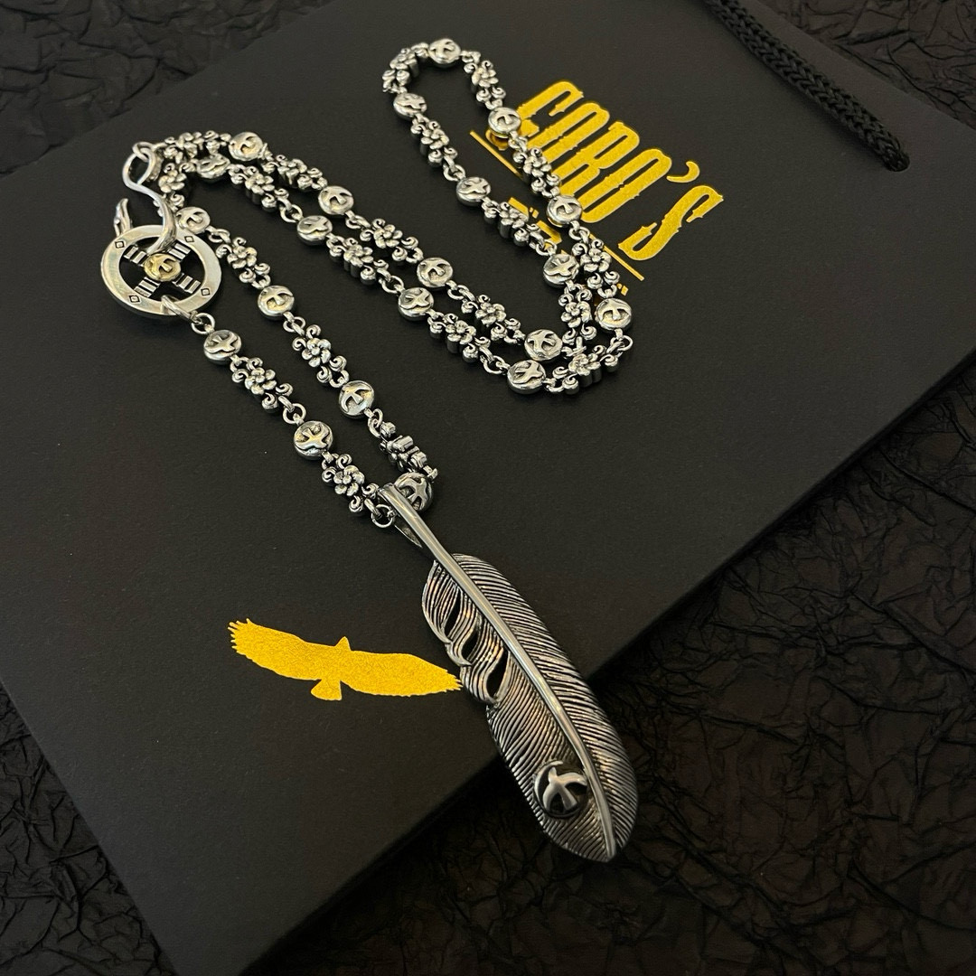 💰150     【新品上架】Goro&rsquo;s高桥吾郎复古羽毛吊坠 高桥经典飞鸟项链  顶级版本 认准独家拍摄 主攻高端市场 绝对区别普通版本！图片产品细节与ZP一致！原版制作工艺 精工品质 纯手工打造 ～正品开模💝潮流时尚必备 男女均可佩戴 情侣款同款 摇滚朋克泰银风格 复古元素 潮流百搭 官网同款❤️
