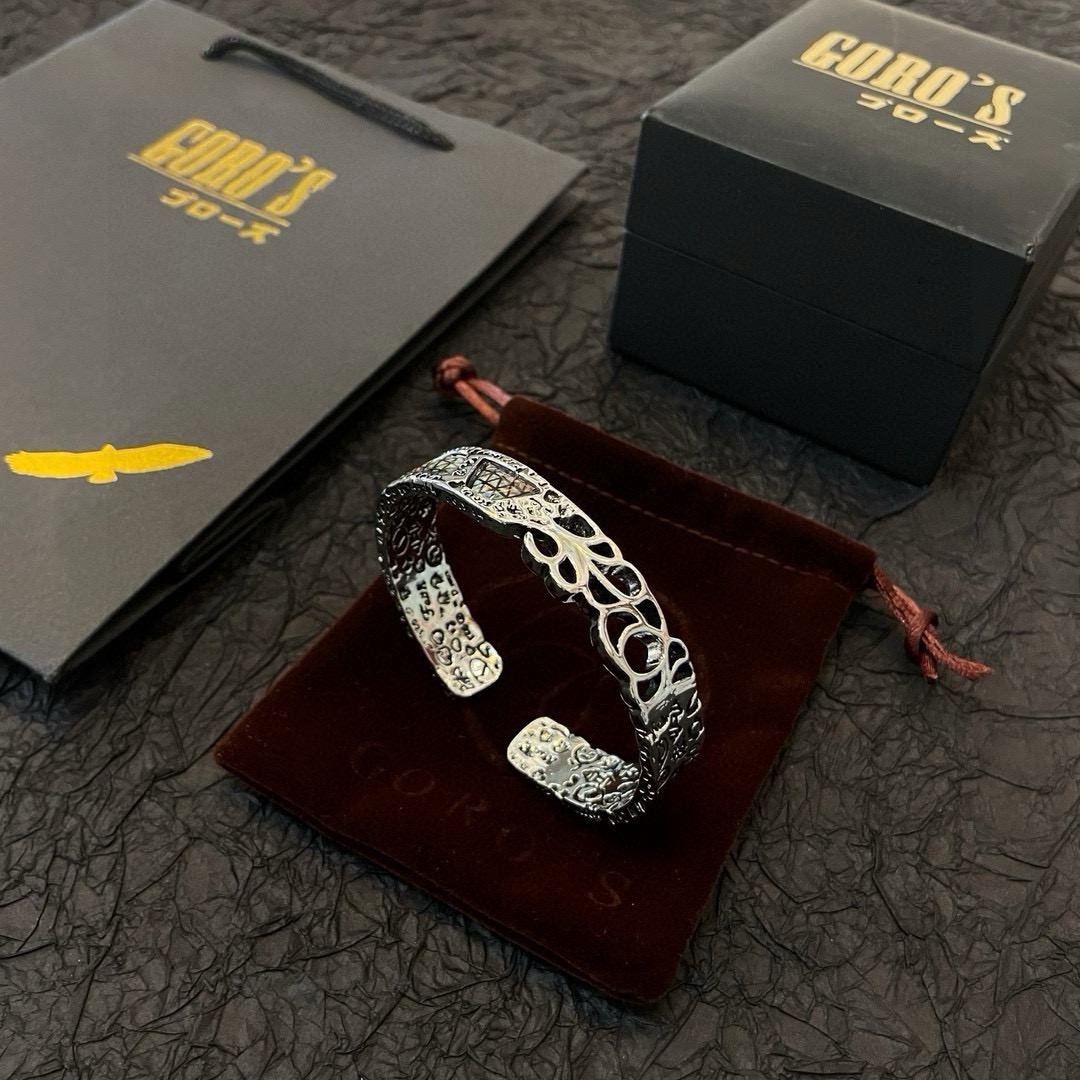 批💰115 【新品上架】Goro&rsquo;s高桥吾郎开口手镯，顶级版本 认准独家拍摄 主攻高端市场 绝对区别普通版本！图片产品细节与ZP一致！原版制作工艺 精工品质 纯手工打造 ～正品开模💝潮流时尚必备 男女均可佩戴 情侣款同款 摇滚朋克泰银风格 复古元素 潮流百搭 官网同款❤️