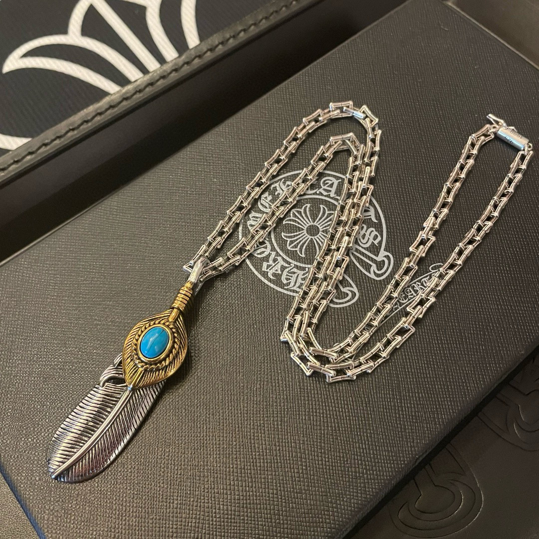 NO:665423,[Counter Quality] Chrome Hearts Classic Retro Bamboo Necklace Feather Pendant Concave and Concave Shape Different Pattern Design Styles Present a Distinctive Cross Scout Flower is the symbol of Chrome Hearts, so it is more durable. Genuine pattern-printed Chrome Hearts distinguishes the ordinary light version in the market. Check the quality of the version. Look at the printing details. The degree of retro gray oxidation. Seiko version!  !  !  Purely handmade ~ Authentic open mold fashion essentials. Can be worn by both men and women. Same style for couples. Official website original. Rock punk Thai silver style. Retro elements. Trendy and versatile!  , jewelry boutique, chrome hearts, chrome hearts, necklace19860909【专柜品质】Chrome Hearts克罗心 经典复古竹节项链 羽毛吊坠 凹凸造型不同的花纹设计风格 呈现出与众不同 十字架 童军花是克罗心的志 所以更经久不衰 正品打版Chrome Hearts克罗心 区别市场普通轻版 对版对标品质 看字印细节 复古做旧灰氧程度.精工版本！！！ 纯手工打造 ～正品开模潮流时尚必备 男女均可佩戴 情侣同款 官网原版 摇滚朋克泰银风格 复古元素 潮流百搭！,饰品精品,chrome hearts,chrome hearts,necklace,Jewelry
