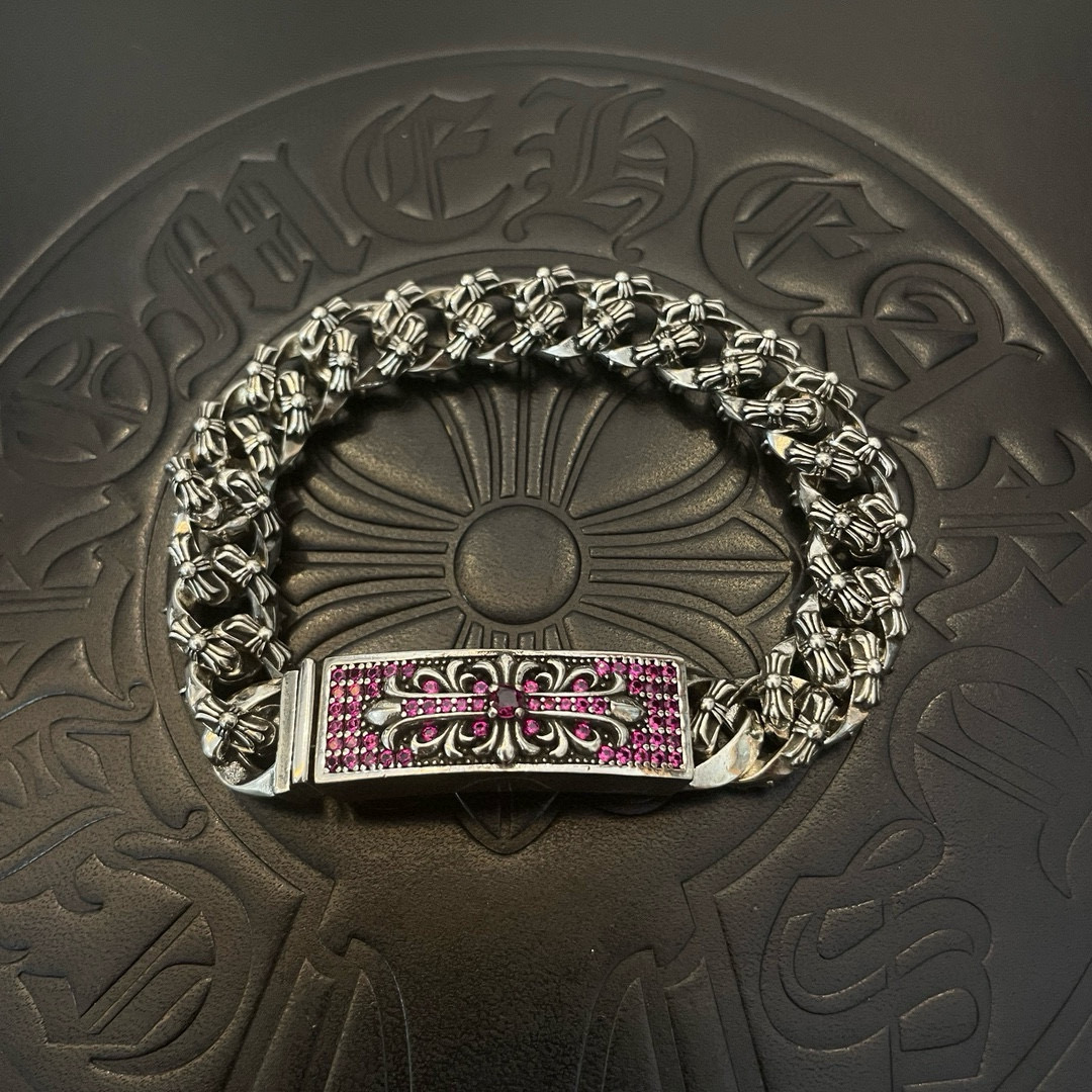 NO:665438,Batch of counter quality Chrome Hearts Classic Twist Retro Cross Pink Diamond Bracelet, concave and convex shapes with different pattern design styles, showing a distinctive cross and Scout flower is Chrome Hearts' symbol, so it is more durable. Genuine patterned Chrome Hearts necklace is different from the ordinary light version in the market. Match the version and benchmark quality. Look at the printing details. The degree of retro gray oxidation. Seiko version!  !  !  Purely handmade ~ Authentic open mold fashion essentials. Can be worn by both men and women. Same style for couples. Official website original. Rock punk Thai silver style. Retro elements. Trendy and versatile!  , jewelry boutique, chrome hearts, chrome hearts, necklace, bracelet19860909批 专柜品质Chrome Hearts克罗心经典麻花复古十字架粉钻手链,凹凸造型不同的花纹设计风格 呈现出与众不同 十字架 童军花是克罗心的志 所以更经久不衰 正品打版Chrome Hearts克罗心项链区别市场普通轻版 对版对标品质 看字印细节 复古做旧灰氧程度.精工版本！！！ 纯手工打造 ～正品开模潮流时尚必备 男女均可佩戴 情侣同款 官网原版 摇滚朋克泰银风格 复古元素 潮流百搭！,饰品精品,chrome hearts,chrome hearts,necklace,bracelet,Jewelry