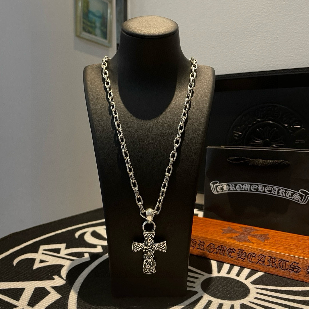 NO:665455,Batch Douyin/Kuaishou/ins/Xiaohongshu/live broadcast popular, new [counter quality] Chrome Hearts letter necklace, Longteng cross pendant, different pattern design styles with concave and convex shapes, showing a distinctive cross. The Scout flower is the symbol of Chrome Hearts, so it is more durable. Genuine plate-printed Chrome Hearts distinguishes the ordinary light version in the market. Match the standard quality. Look at the printing details. The degree of retro gray oxidation. Seiko version!  !  !  Purely handmade ~ Authentic open mold fashion essentials. Can be worn by both men and women. Same style for couples. Official website original. Rock punk Thai silver style. Retro elements. Trendy and versatile!  , jewelry boutique, chrome hearts, chrome hearts, necklace19860909批 抖音/快手/ins/小红书/直播热门 ,新款【专柜品质】Chrome Hearts克罗心字母项链 ,龙腾十字架吊坠,凹凸造型不同的花纹设计风格 呈现出与众不同 十字架 童军花是克罗心的志 所以更经久不衰 正品打版Chrome Hearts克罗心 区别市场普通轻版 对版对标品质 看字印细节 复古做旧灰氧程度.精工版本！！！ 纯手工打造 ～正品开模潮流时尚必备 男女均可佩戴 情侣同款 官网原版 摇滚朋克泰银风格 复古元素 潮流百搭！,饰品精品,chrome hearts,chrome hearts,necklace,Jewelry