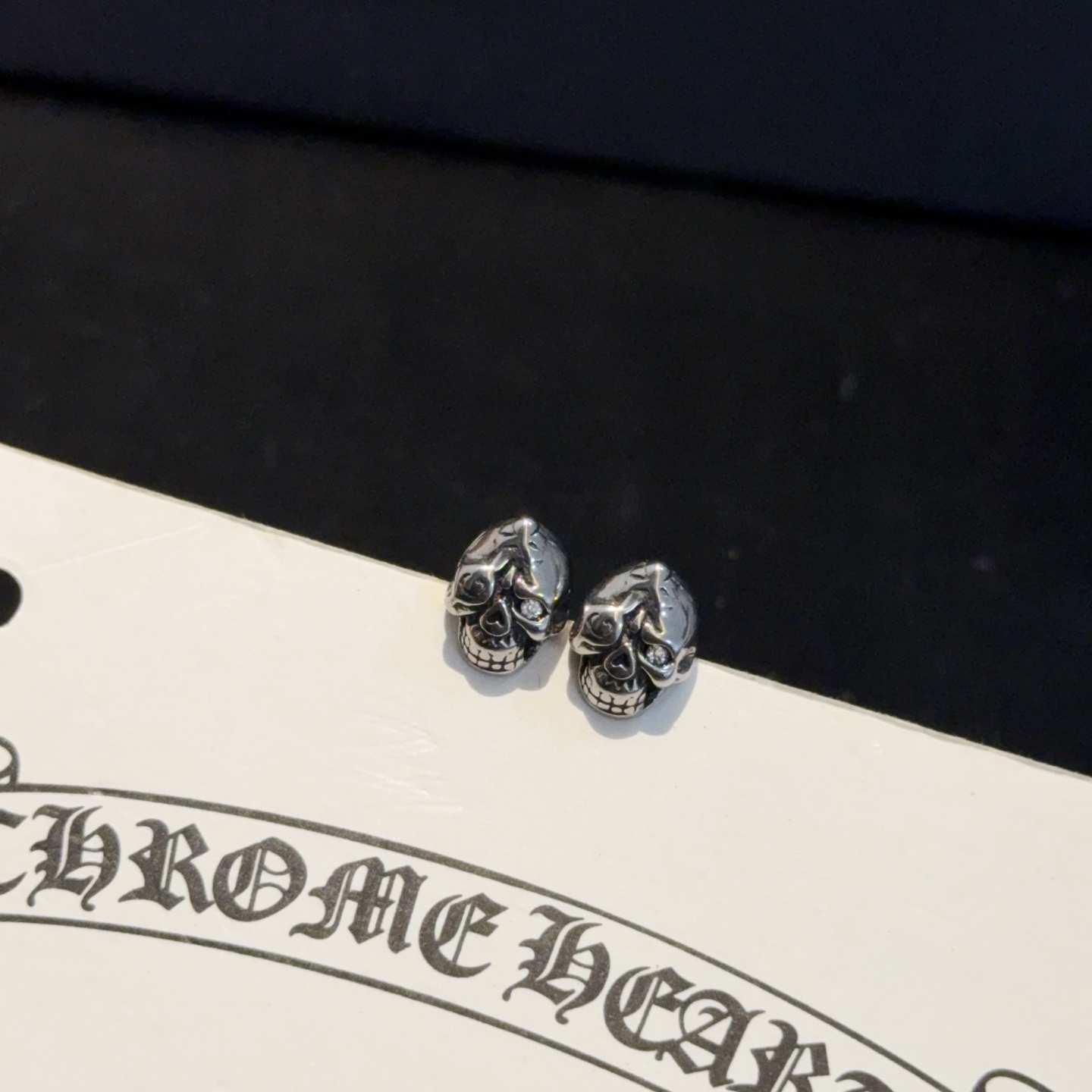 NO:665457,New [counter quality] Chrome Hearts skull earrings, imported electroplating technology, exquisite ~ authentic mold opening, trendy and fashionable must-have, can be worn by both men and women, same style for couples, rock punk Thai silver style, retro elements, trendy and versatile, same style as the official website, fine jewelry, chrome hearts, chrome hearts19860909新款【专柜品质】Chrome Hearts  克罗心骷髅头耳钉进口电镀工艺 精 ～正品开模潮流时尚必备 男女均可佩戴 情侣款同款 摇滚朋克泰银风格 复古元素 潮流百搭 官网同款,饰品精品,chrome hearts,chrome hearts,Jewelry