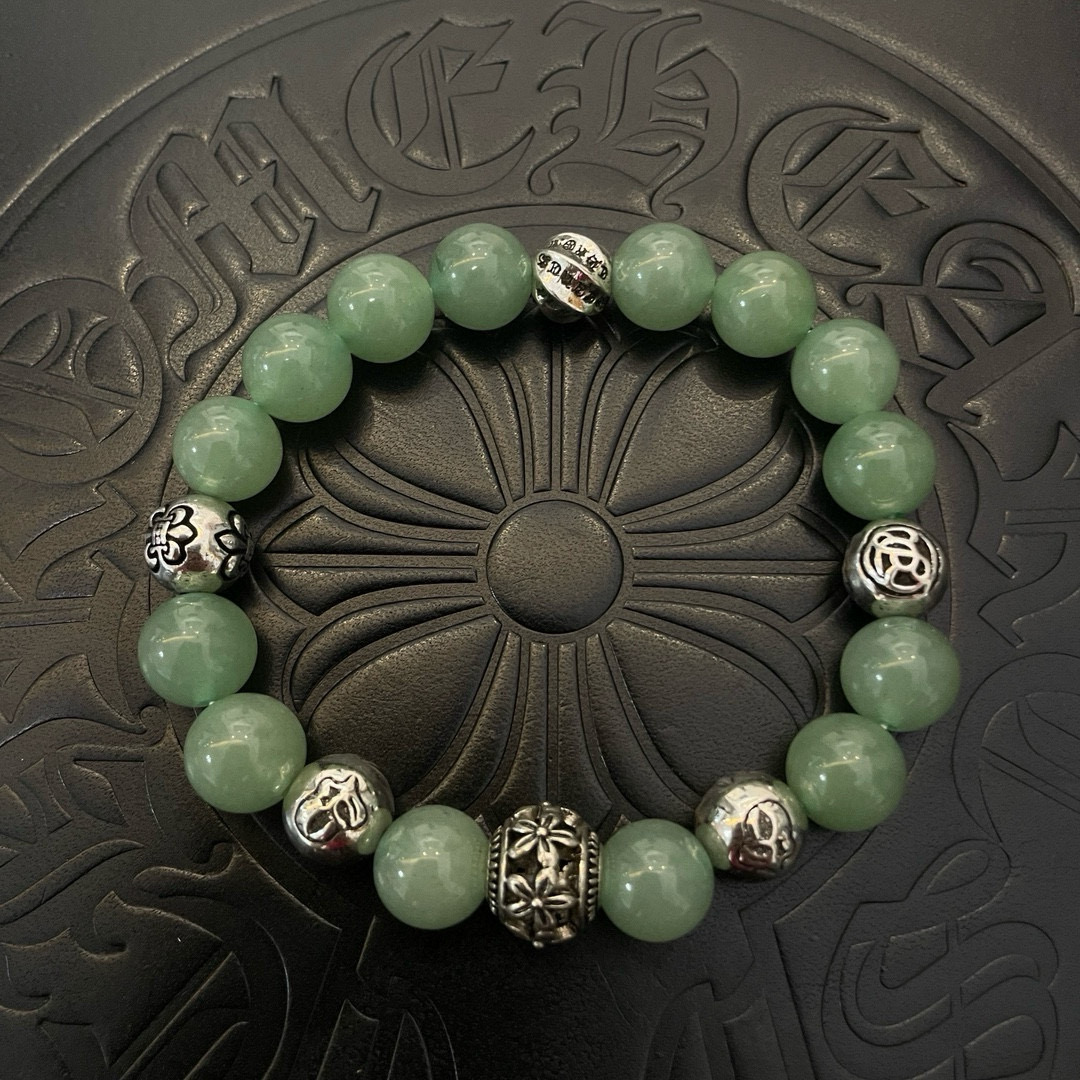 NO:678667,Batch of new [counter quality] Chrome Hearts classic retro multi-element bracelet, popular on Kuaishou/ins/Xiaohongshu, the different concave and convex shapes of the pattern design style are unique. The cross scout flower is the symbol of Chrome Hearts, so it is more durable. Genuine pattern-printing Chrome Hearts distinguishes the ordinary light version in the market. Match the version and standard quality. Look at the printing details. The degree of retro gray oxidation. Seiko version!  , jewelry boutique, chrome hearts, chrome hearts, bracelet19860909批 新款【专柜品质】Chrome Hearts克罗心 经典复古多元素手串手链 ,快手/ins/小红书热门,凹凸造型不同的花纹设计风格呈现出与众不同 十字架童军花是克罗心的标志 所以更经久不衰 正品打版Chrome Hearts克罗心 区别市场普通轻版 对版对标品质 看字印细节 复古做旧灰氧程度.精工版本！,饰品精品,chrome hearts,chrome hearts,bracelet,Jewelry