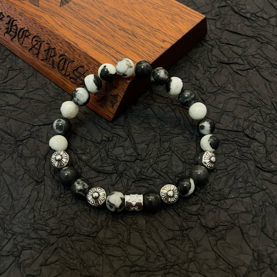 新款【专柜品质】Chrome Hearts克罗心 经典复古多元素手链 凹凸造型不同的花纹设计风格呈现出与众不同 十字架童军花是克罗心的标志 4