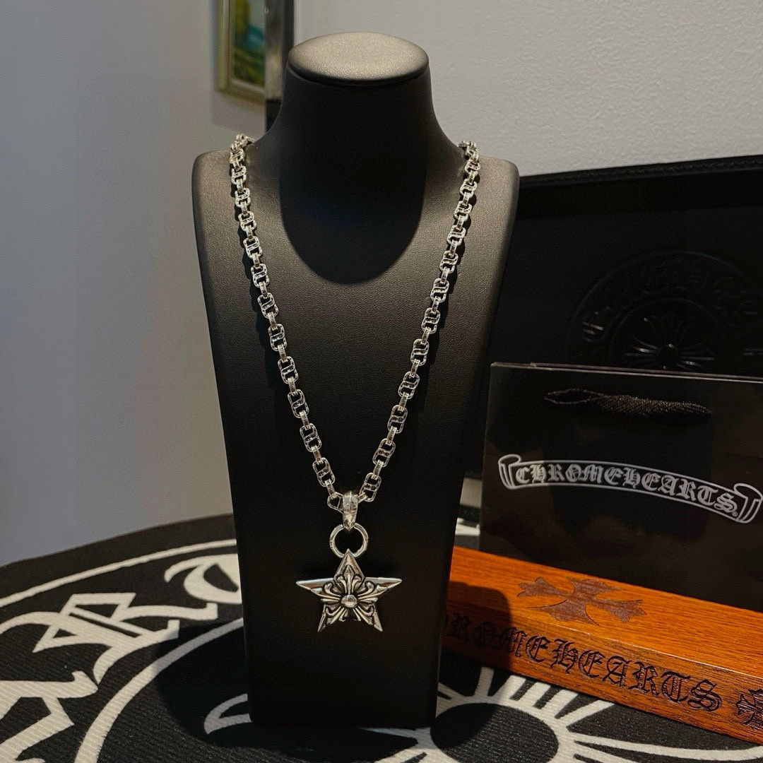 NO:705015,Batch Douyin / Kuaishou / ins / Xiaohongshu / live broadcast popular, new [counter quality] Chrome Hearts letter necklace, five-star flower pendant, different concave and convex shapes, pattern design style, showing a distinctive cross. The Scout flower is the symbol of Chrome Hearts, so it is more durable. Authentic Chrome Hearts Chrome Hearts is different from the ordinary light version in the market. Match the standard quality. Look at the printing details. The degree of retro gray oxidation. Seiko version!  !  !  Purely handmade ~ Authentic open mold fashion essentials. Can be worn by both men and women. Same style for couples. Official website original. Rock punk Thai silver style. Retro elements. Trendy and versatile!  , jewelry boutique, chrome hearts, chrome hearts, necklace19860909批 抖音/快手/ins/小红书/直播热门 ,新款【专柜品质】Chrome Hearts克罗心字母项链 ,五星花吊坠,凹凸造型不同的花纹设计风格 呈现出与众不同 十字架 童军花是克罗心的志 所以更经久不衰 正品打版Chrome Hearts克罗心 区别市场普通轻版 对版对标品质 看字印细节 复古做旧灰氧程度.精工版本！！！ 纯手工打造 ～正品开模潮流时尚必备 男女均可佩戴 情侣同款 官网原版 摇滚朋克泰银风格 复古元素 潮流百搭！,饰品精品,chrome hearts,chrome hearts,necklace,Jewelry