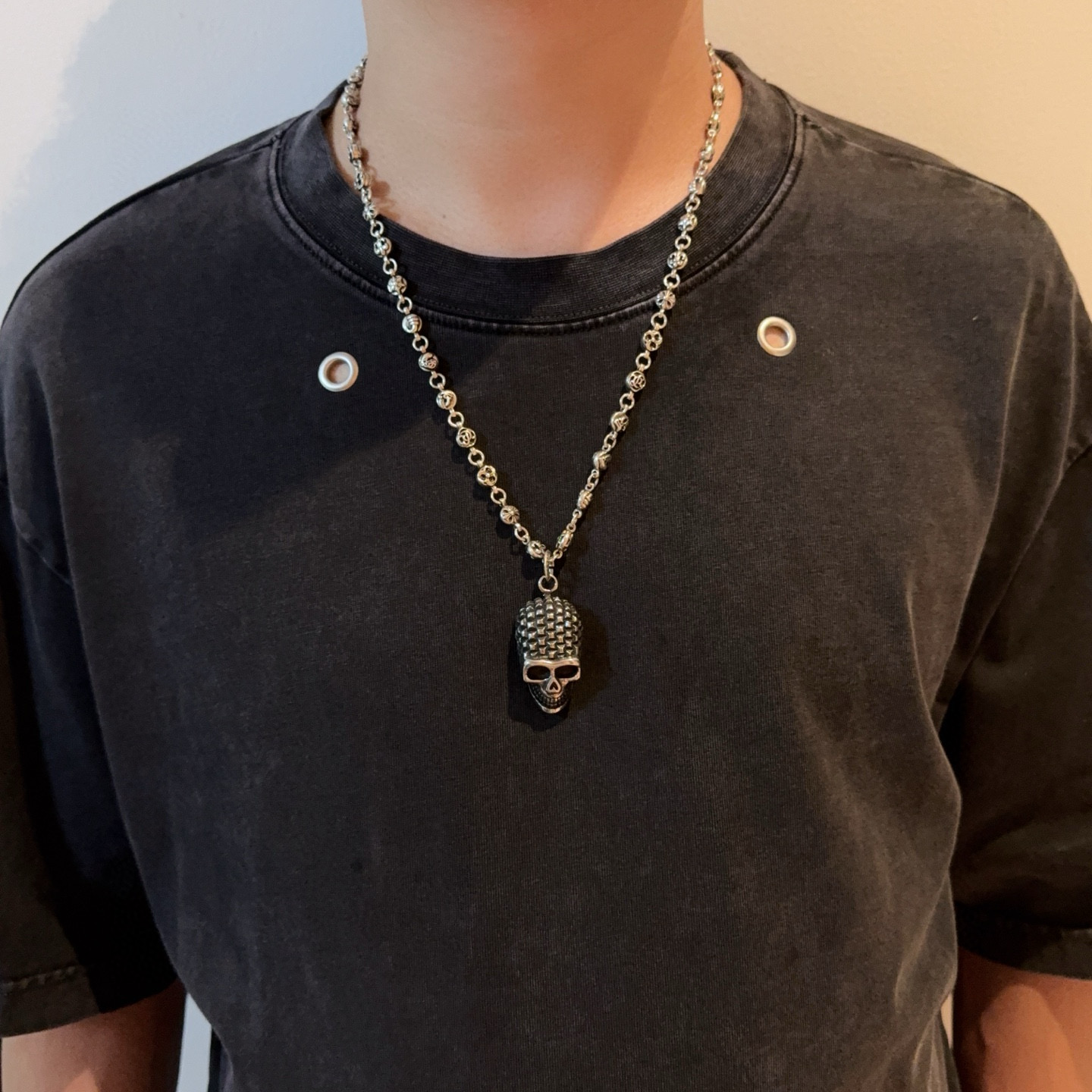 新款【专柜品质】Chrome Hearts克罗心复古花球项链 骷髅头吊坠 凹凸造型不同的花纹设计风格呈现出与众不同 十字架童军花是克罗心的标志 2